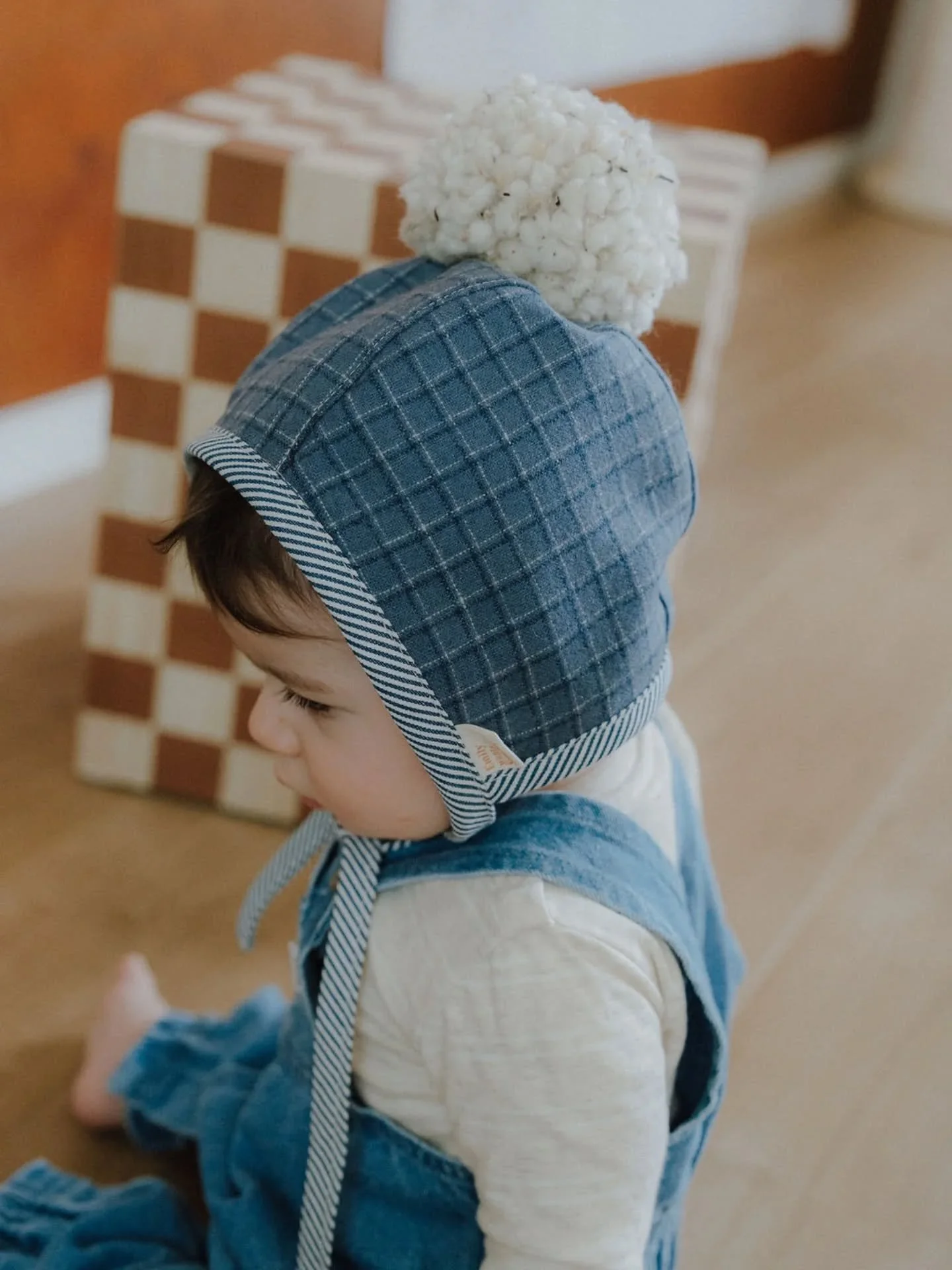 Pairs perfectly with mini denim. 
Blue Wool Check Bonnet.
📸 @tickleandtwinkle