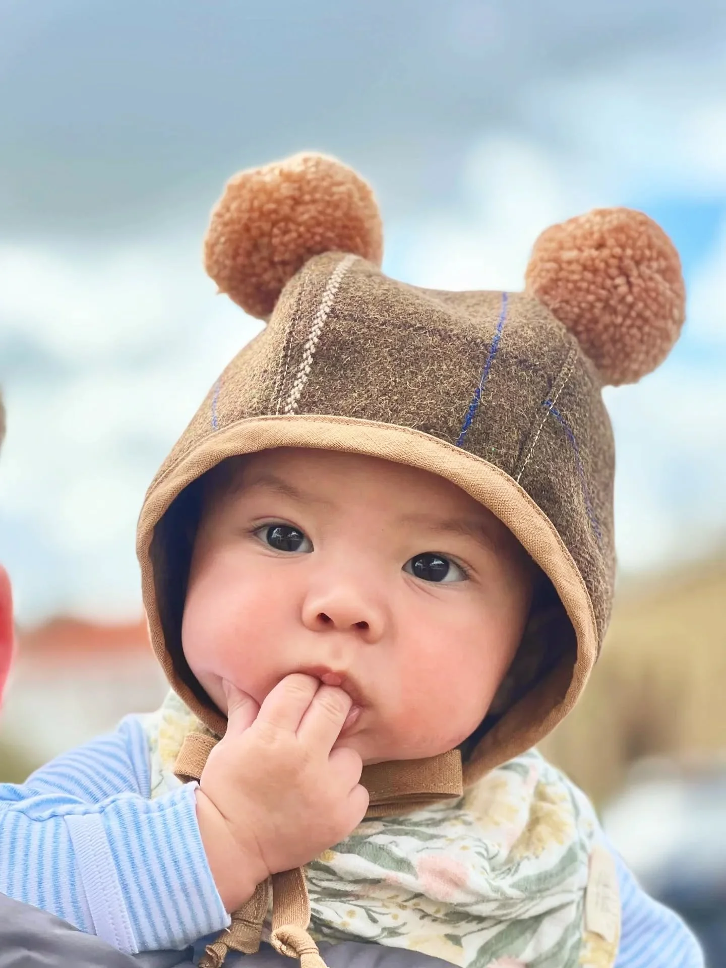 Double pom pom, double the cuteness.
.
.
#bonnets #pompom #babybonnets