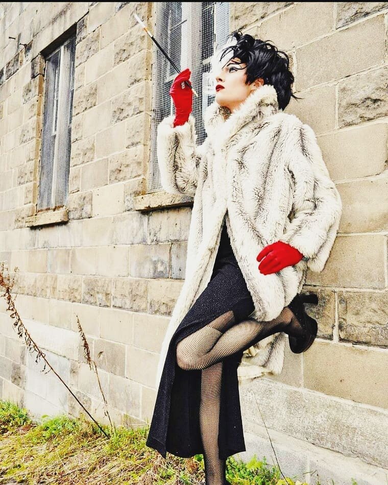 If she doesn't scare you, no evil thing will... 🚬💄🐩 Reposting this gem from a shoot back in 2012 since there is so much #Cruella buzz nowadays. 🐾
.
.
.
.
#cruelladevil #cruellamovie #disneyvillain #disneyvillains #101dalmatians #glamour #beauty #