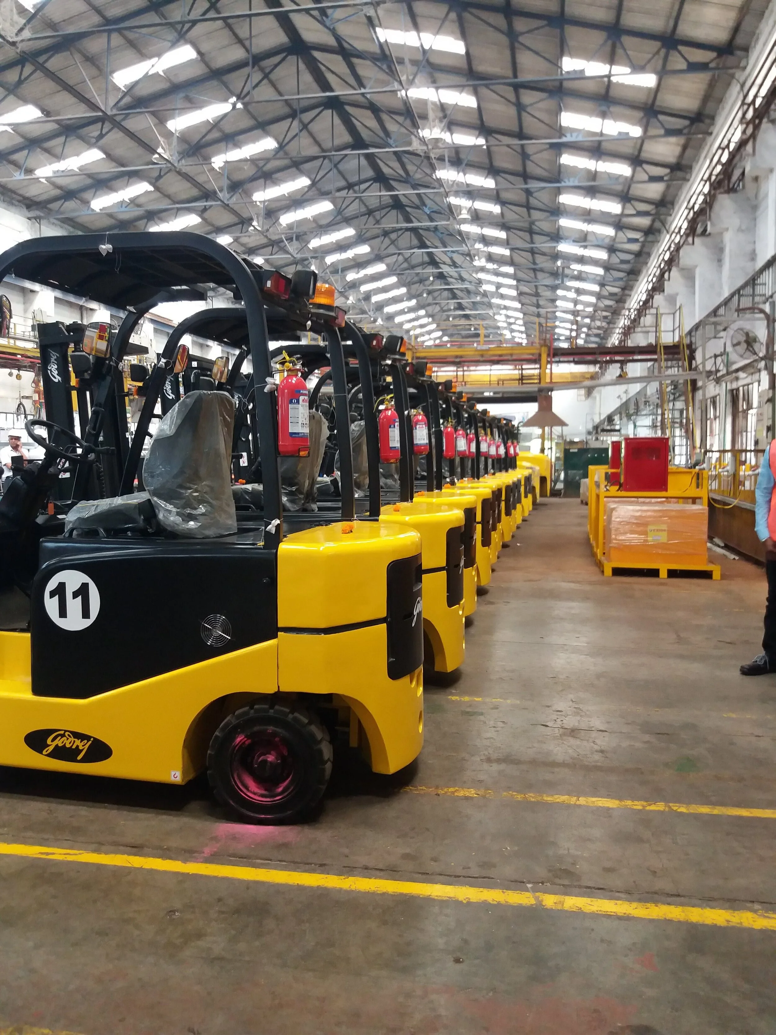 My evaluation/proposal to reduce the carbon finger print in MahindraCIE .Inauguration of new electrical forklift area(looking for a clean company) 2017 Pune (India)