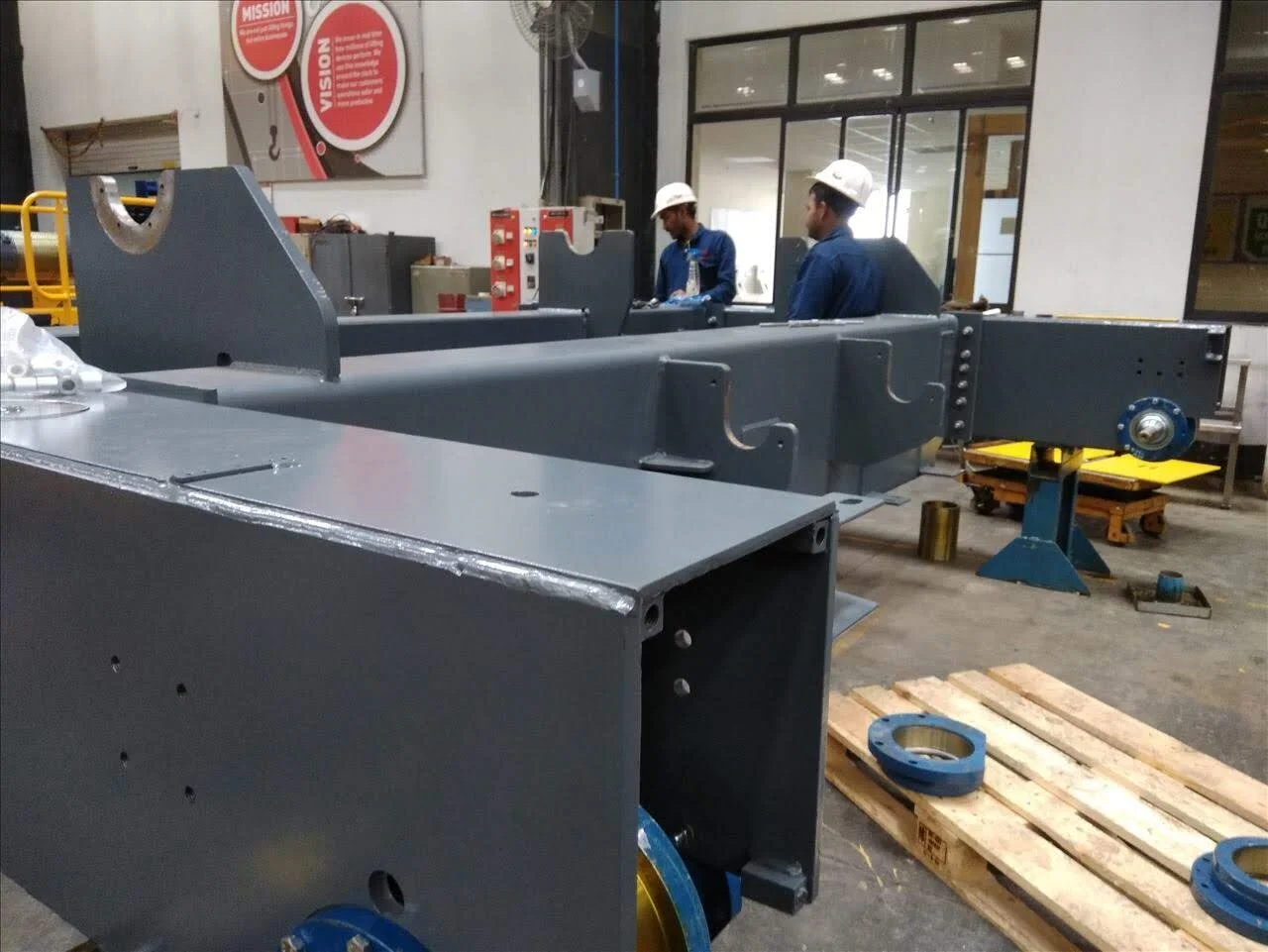 plant crane welding &amp; preparation (checking assy of components) on site by supplier Kone 2018