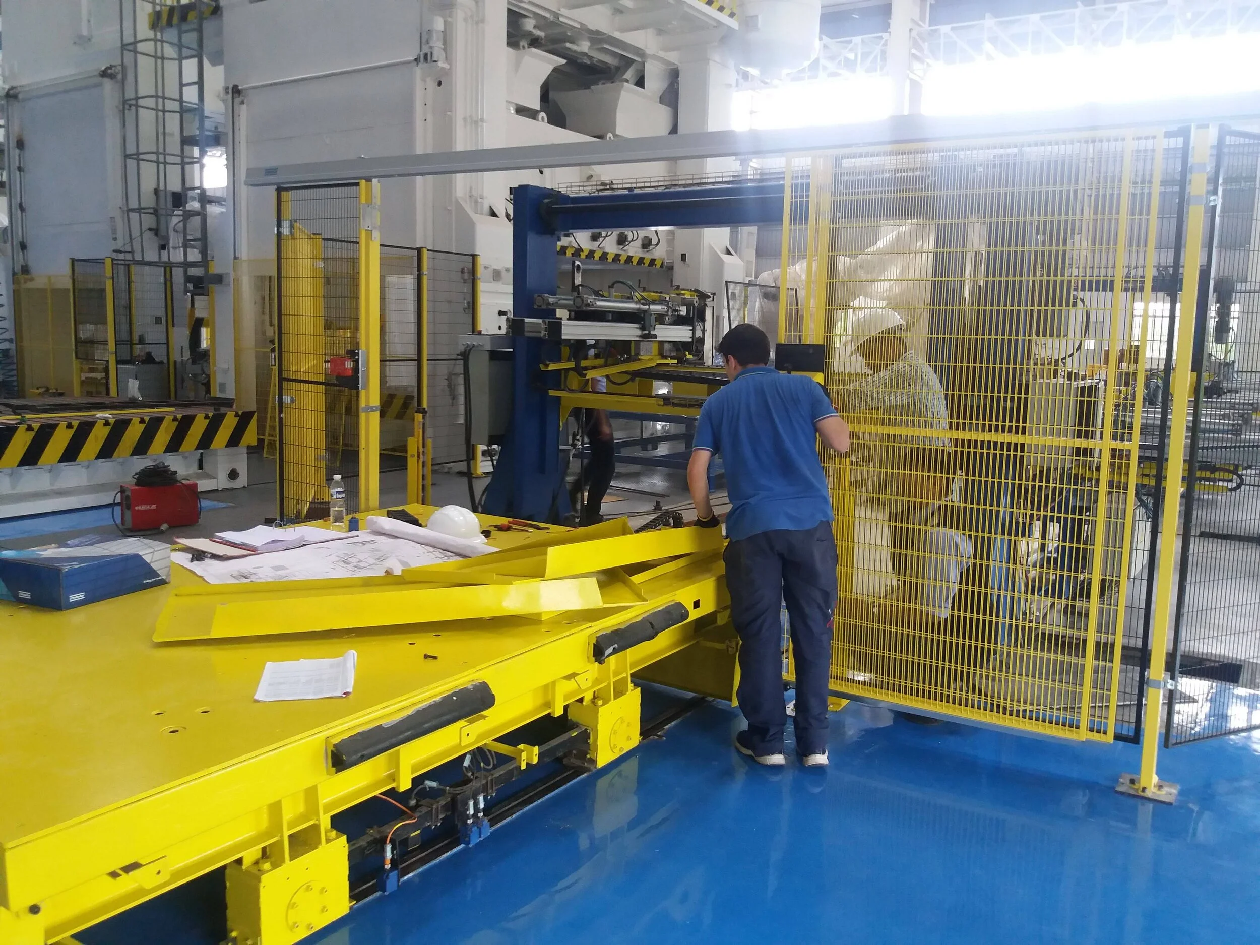 Destacker for raw material &amp; robot picking to feed press (Installation and integration).Kanhe II Pune (India) 2019