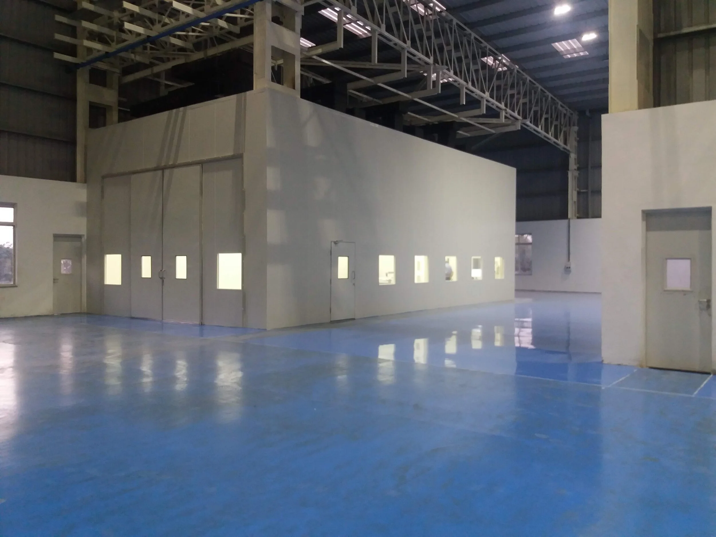 the Qbox (Quality Box with Monitor indoor climate, light irradiation and air quality controlling) area,for CMM ,laser tracker,Scanning,etc…one of my favourites and Team hits. Kanhe II Pune 2019