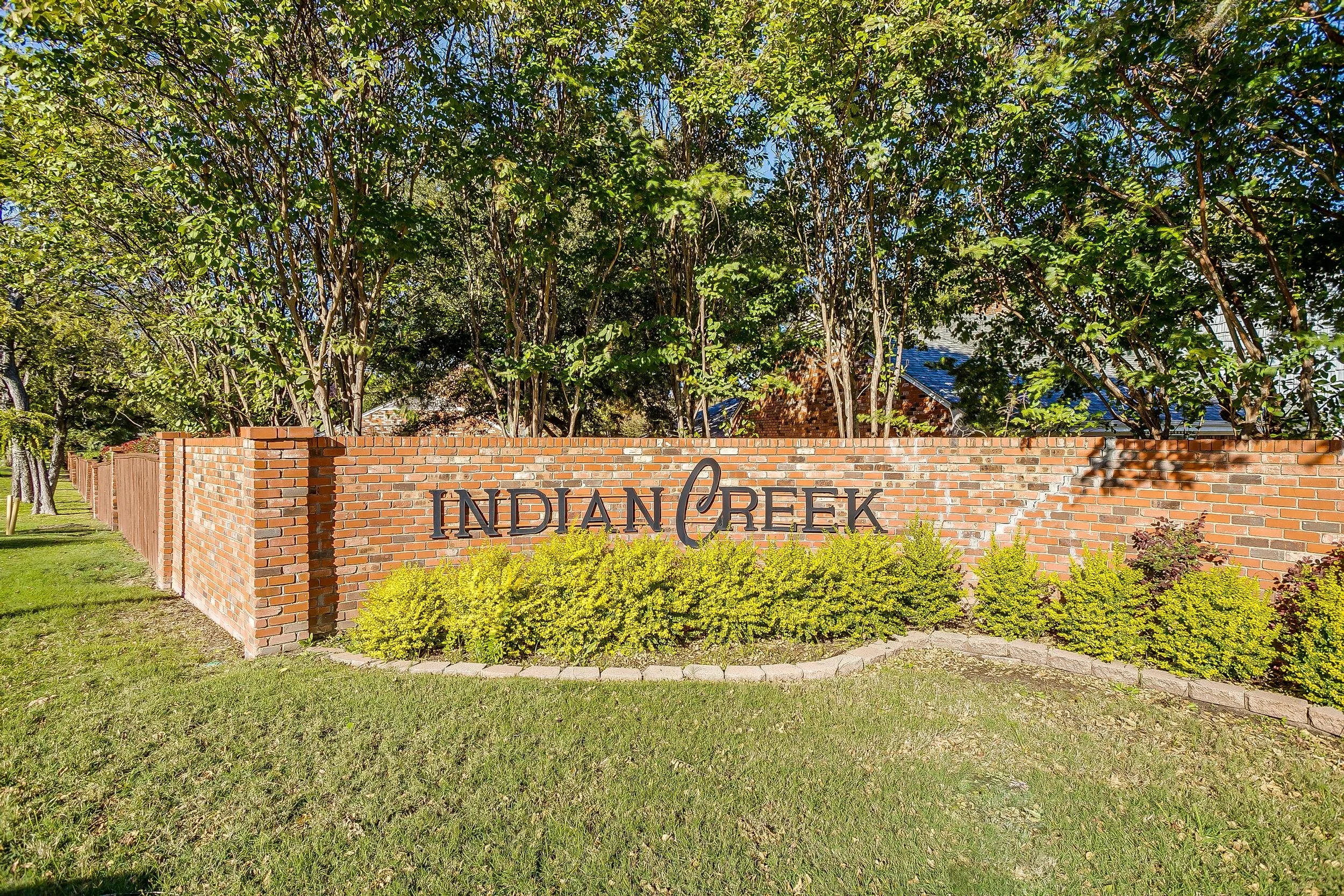 1069 ROARING SPRINGS PHOTO GALLERY — The Ashton Agency