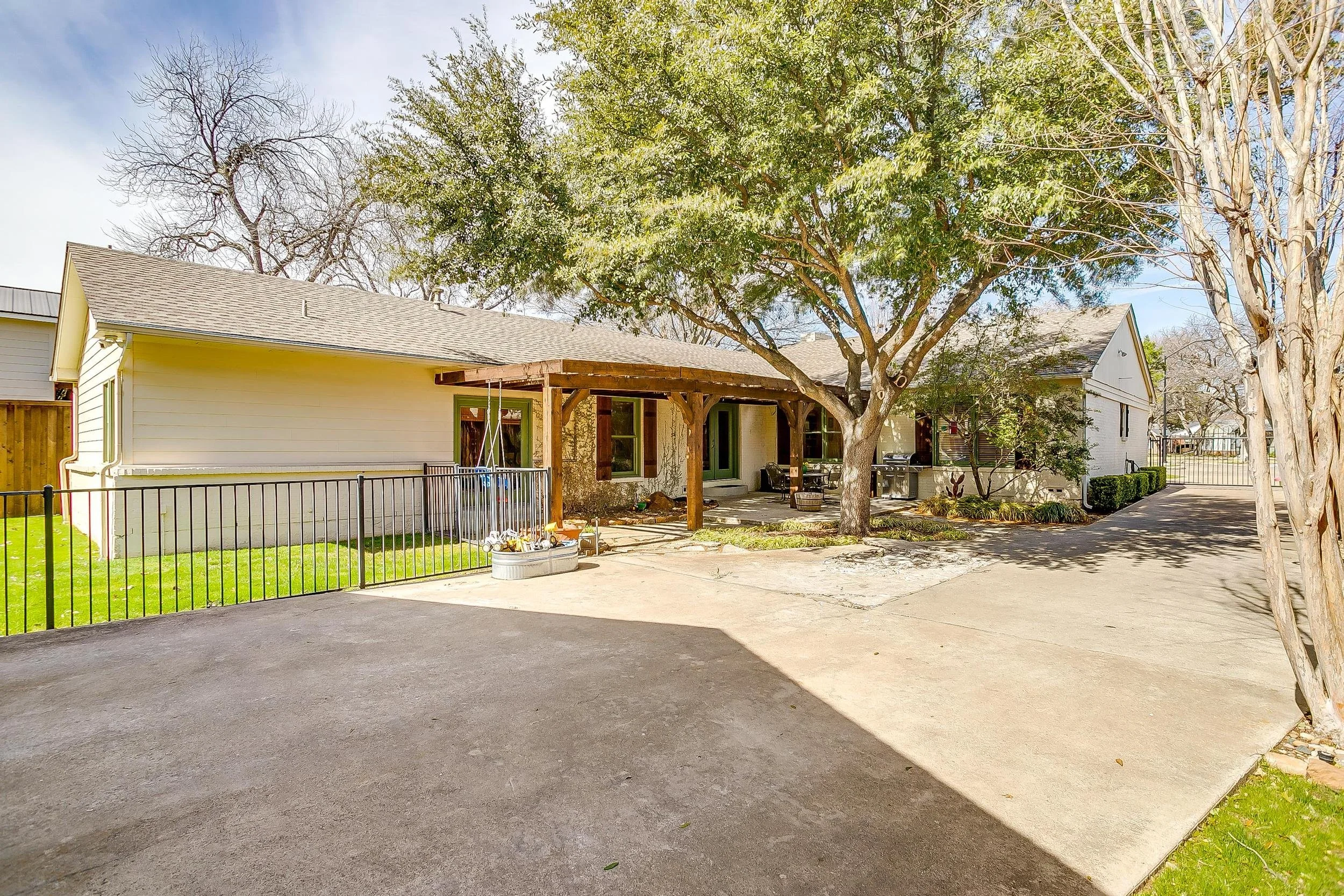 6309 LOCKE AVE PHOTO GALLERY — The Ashton Agency