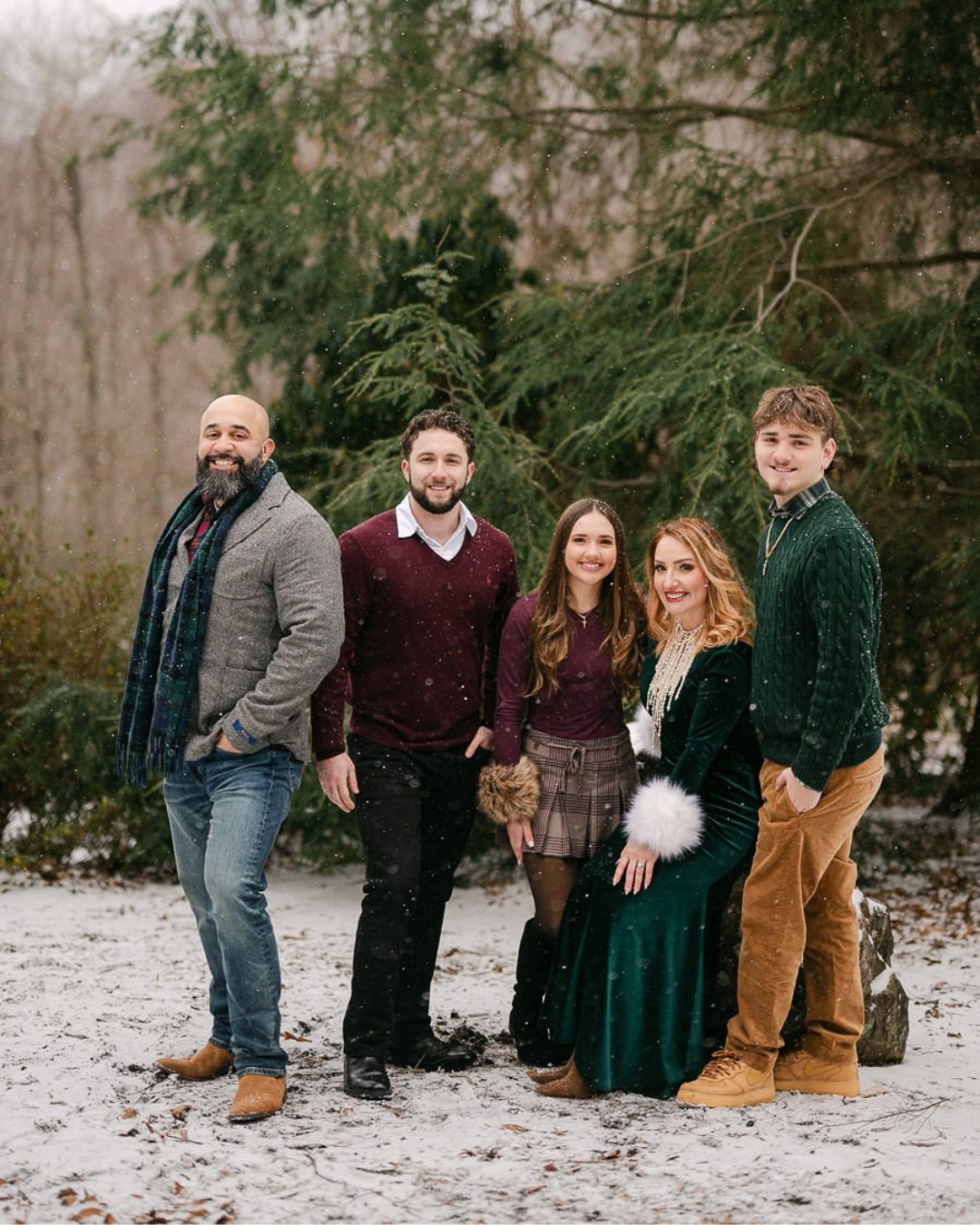 Happy new year! First photoshoot of the year and it was actively snowing! 

#ashevillephotographer #snowyportraits #snow