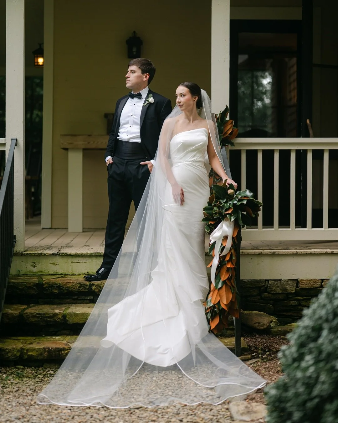 This garden wedding took place tucked into the quiet charm of Hutchinson House at Old Edwards Inn. Just 27 guests, mountain air, (no rain! Yay!) and a whole lot of love.

The bride wore a modern yet timeless gown with an asymmetrical bust and a stunn