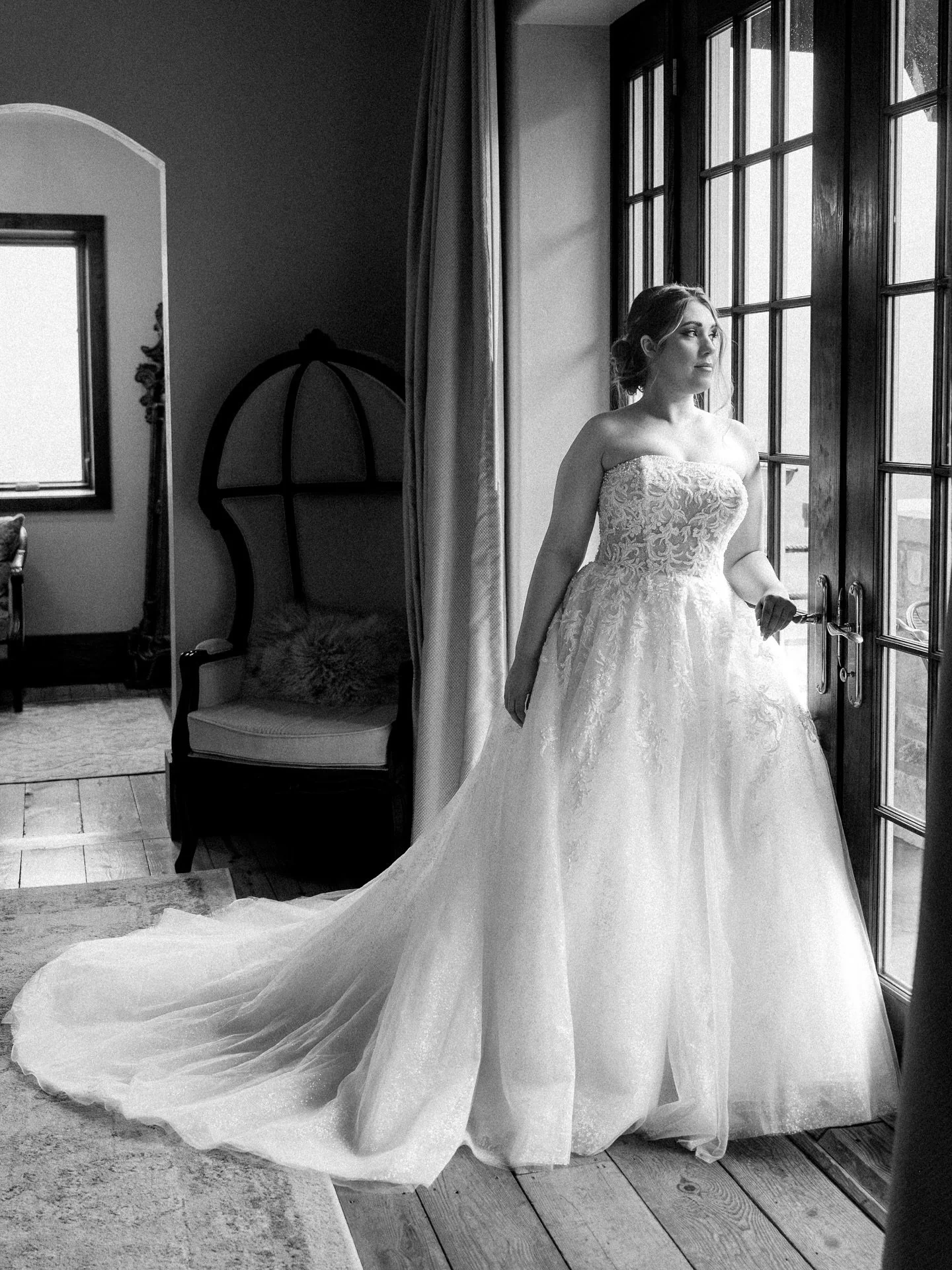 Sneak peek! Though it rained on the wedding day a little drizzle never stopped a queen.

#ashevilleweddingphotographer #castleladyhawke #castleweddings 

Venue: @_castleladyhawke