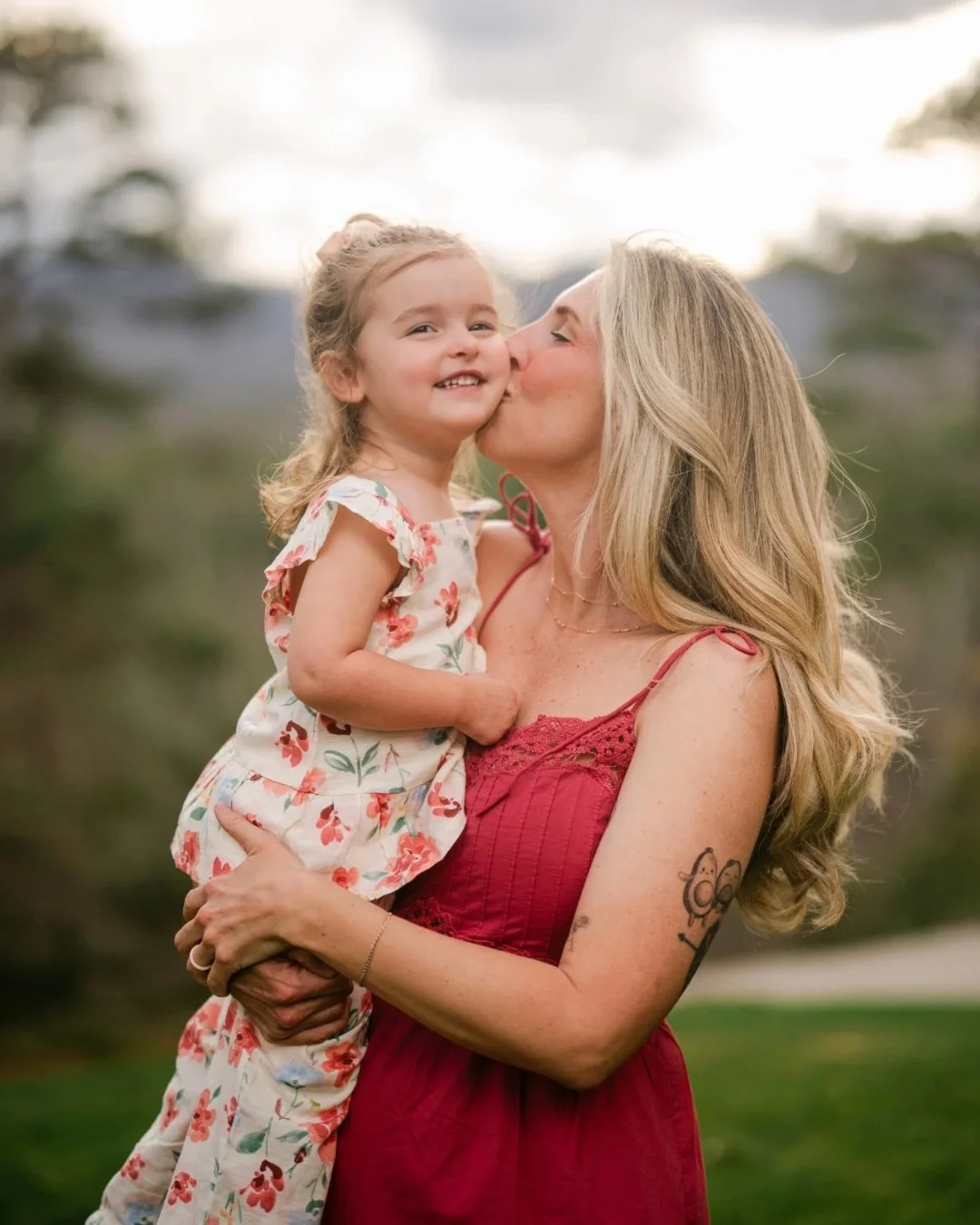 Starting with the sweetest spring kisses! 🌸✨

It is the greatest privilege to watch a family grow. My journey with this wonderful couple started all the way back when I photographed their wedding, and it is so incredibly special to capture them now 