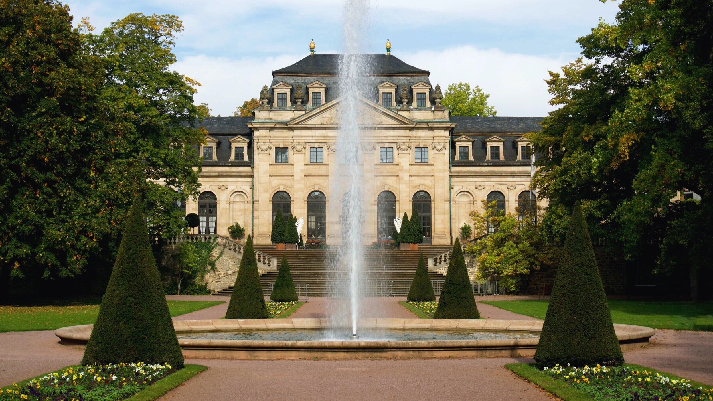 park-historical-castle-fountain-87378.jpg