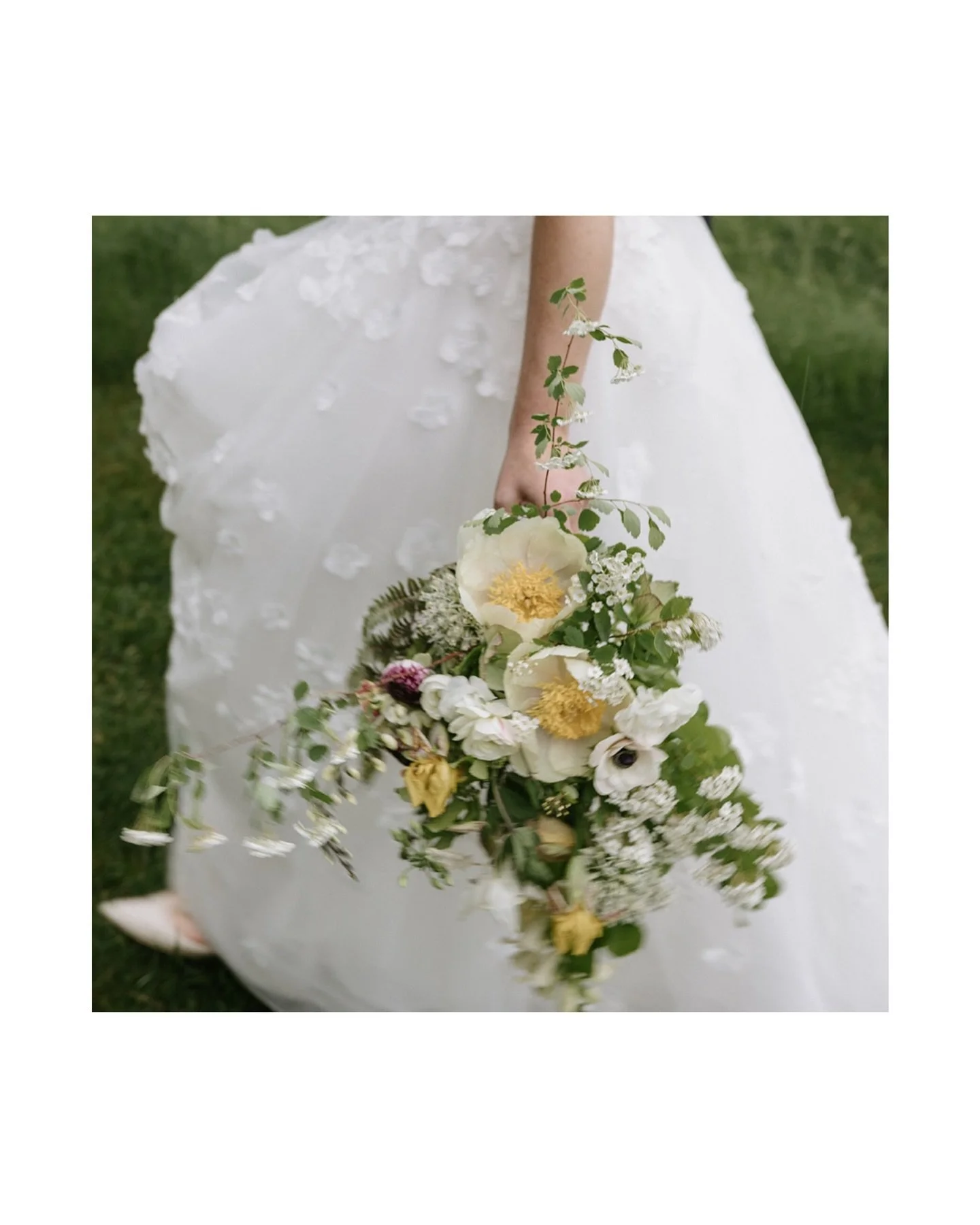 take us back to the sweetest kindest pair this past june with these joyful flowers, that cozy barn with a bountiful family style meal and that perfect sweet cake -ahem, chocolate with white chocolate buttercream . . . goodness gracious! 
.
.
.
squad!