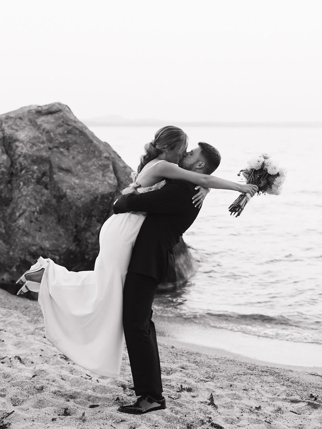 okay so it&rsquo;s obvious katherine and sam are a stunning couple - and their august wedding at @autumnlaneestate was summer 💖 magic 💖 &mdash; in this brittle cold we&rsquo;re stuck in in maine right now rolling waves, disco balls, and sailcloth t