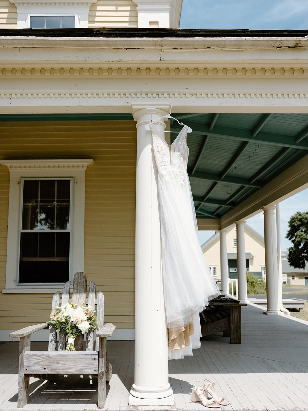 spending summer days at a gorgeous nature preserve always gets us giddy. throw in a little petal toss at the ceremony&rsquo;s finale, wood-fired pizza, and the kindest/cutest couple ever and the day really can&rsquo;t get any sweeter 🫶🏻
.
.
.
team: