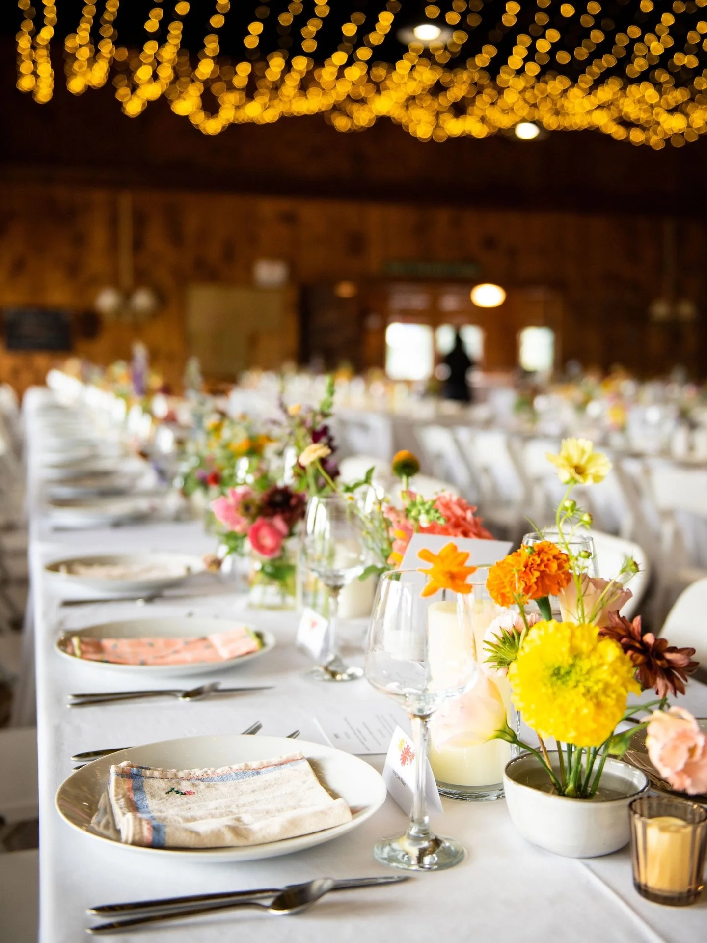 *wind howling, windows rattling, snow blowing* &mdash;> us dreaming of a colorful island wedding 😏 

sure, it&rsquo;s the never-ending winter, but at least moments like this are just around the corner 🌺 ✨ 
.
.
.
credits:
reception venue: @teiacl
