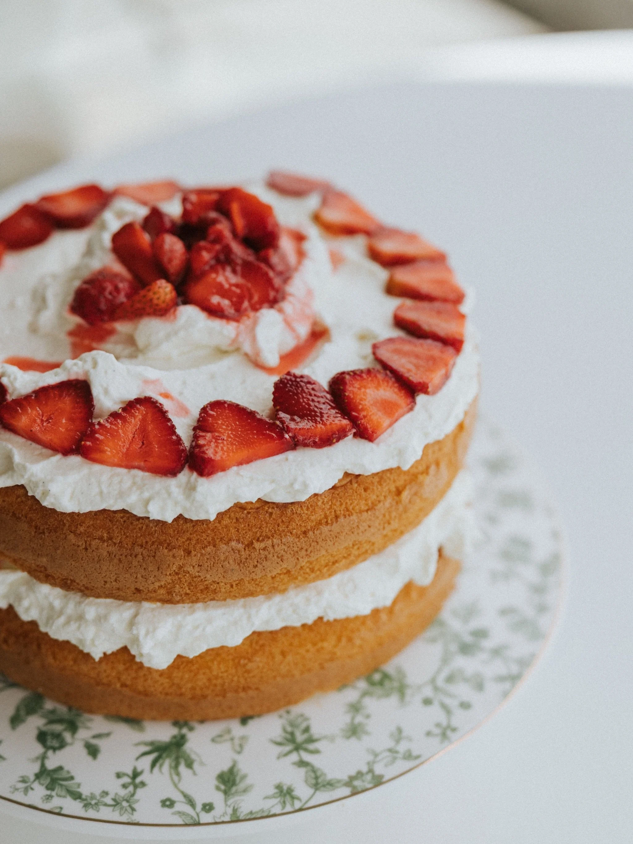 10 different cakes, 10 different weddings we have planned - which cake is your favorite?  drop the slide # in the comments below ⬇️🍰

fun fact - one is completely vegan! any guesses to which one?!
.
.
.
.
#weddingcakes #mainewedding #maineweddingpla