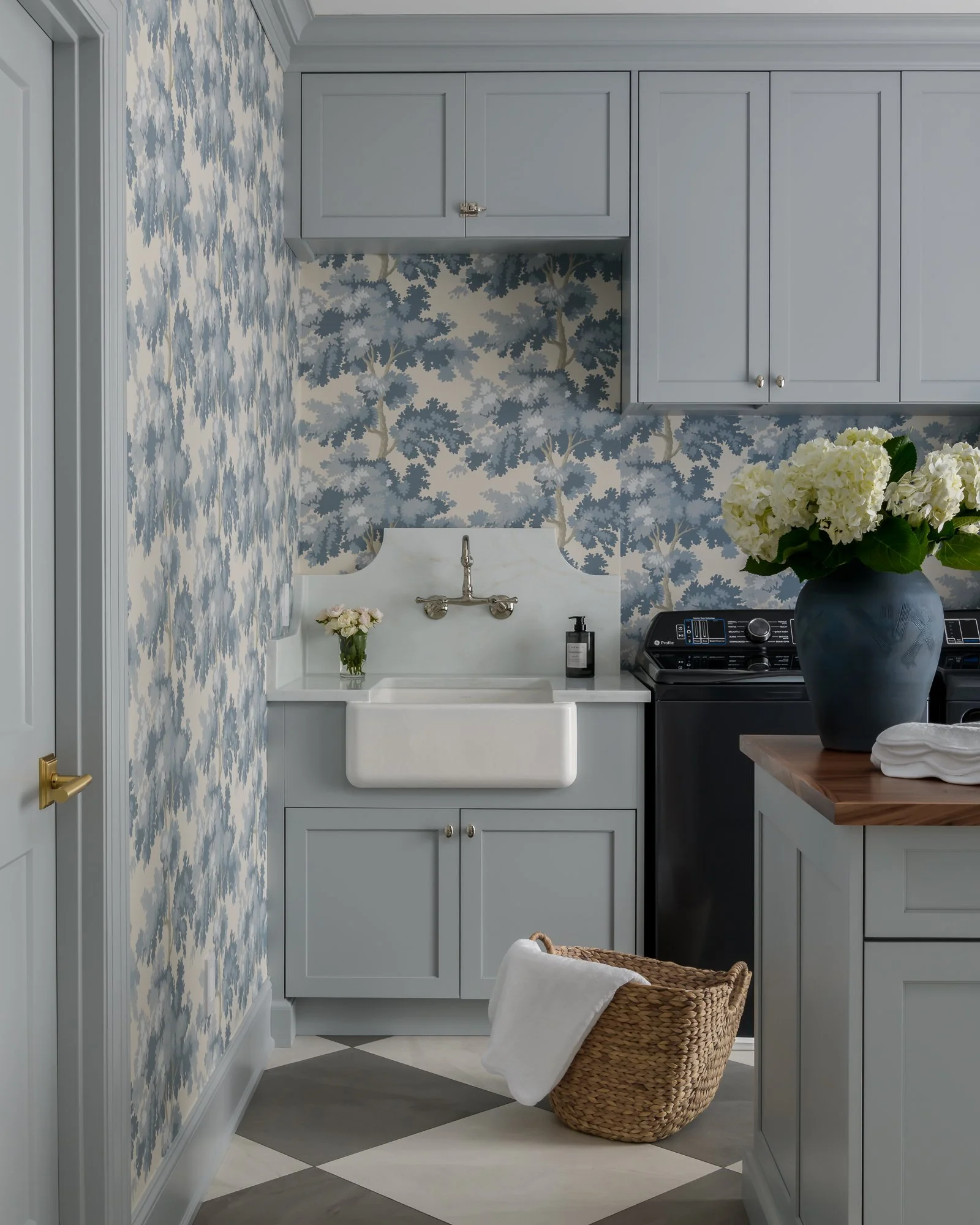 KellyRuggeri_9-16-25_(c) Meghan Balcom Photography_WEB-17.jpg