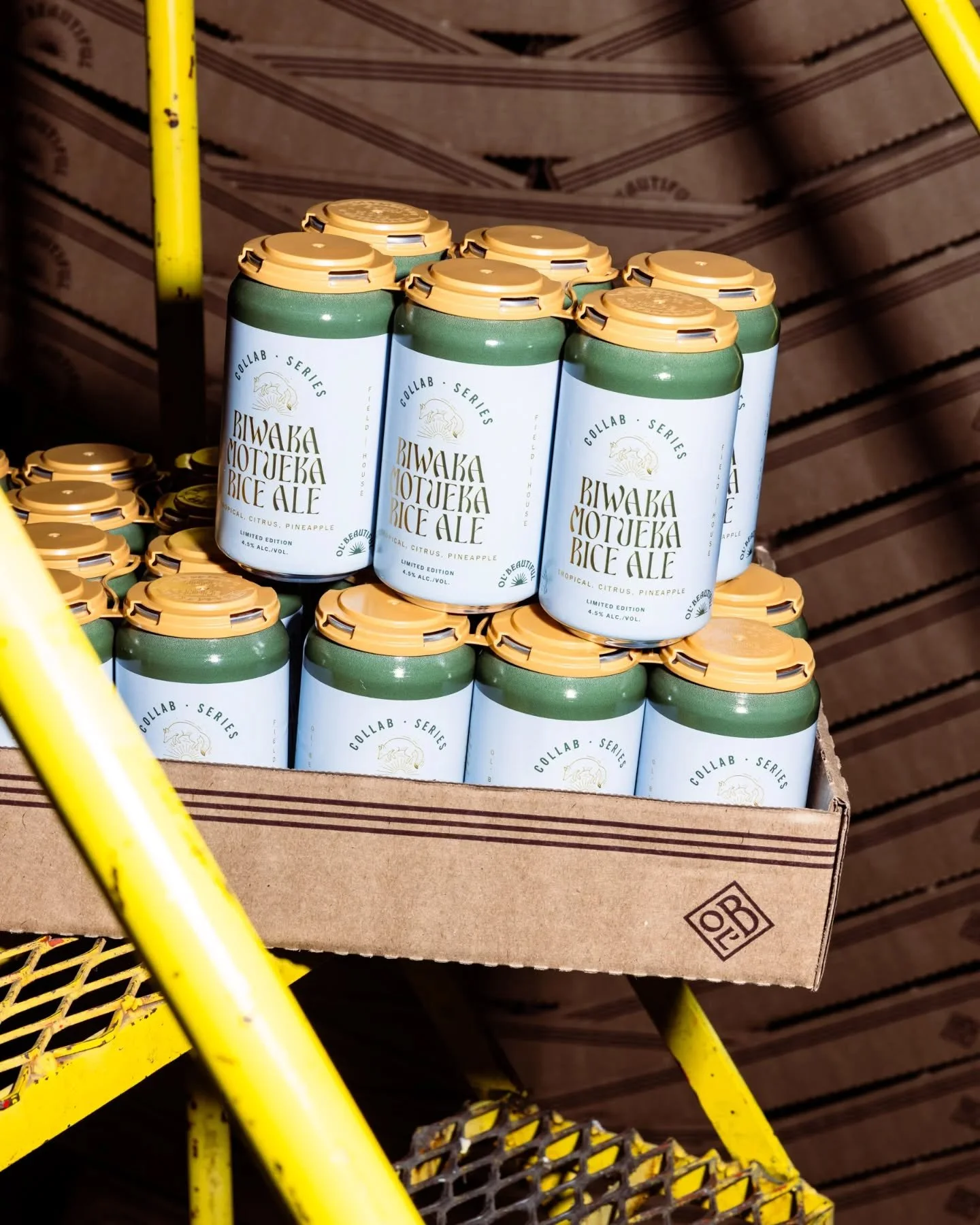 GET SOME 

Have you tried our new super fresh collab with @fieldhousebrewing ?  If not, you best be on your way to grab a pack or two for the weekend. 

This beer goes down best with friends!

Happy weekend
