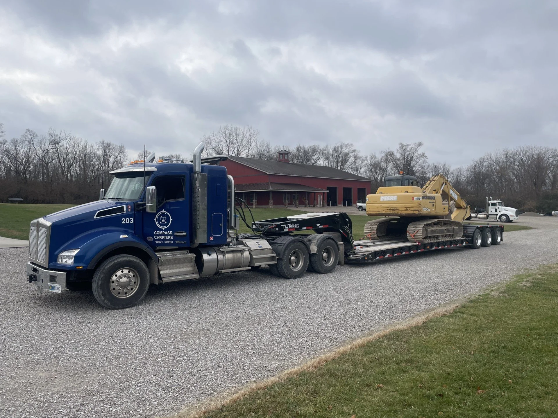 KW RGN Excavator.jpg