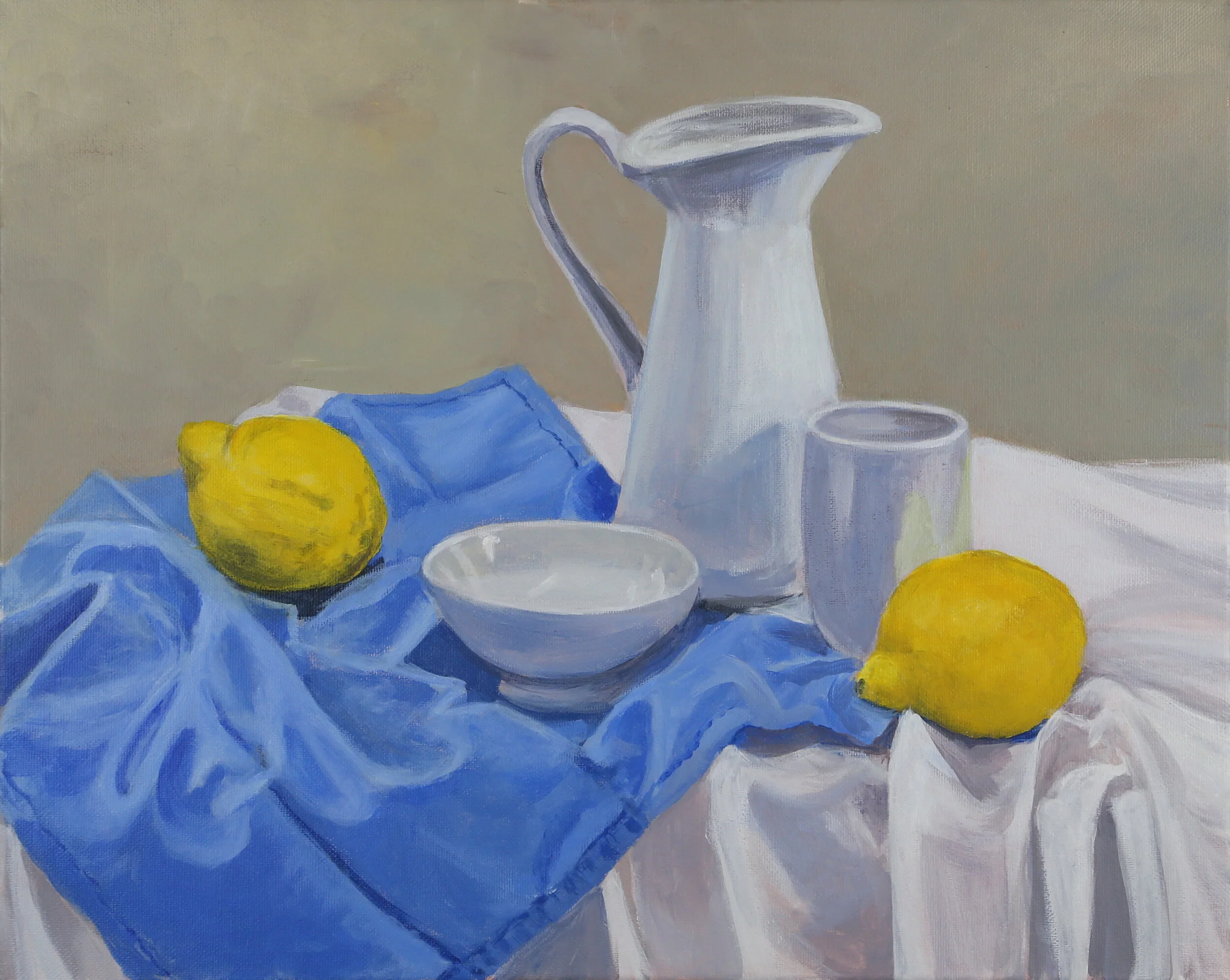 Stillleben mit Zitronen auf blauem Tuch