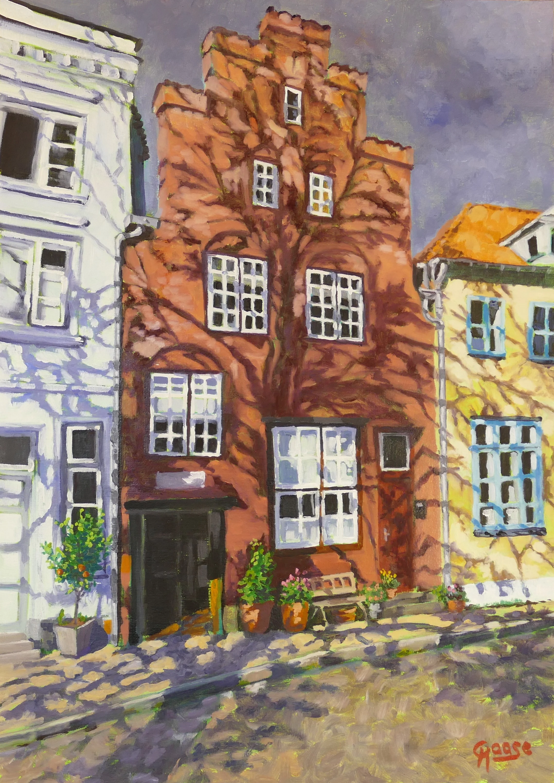Rotes Haus mit Baumschatten