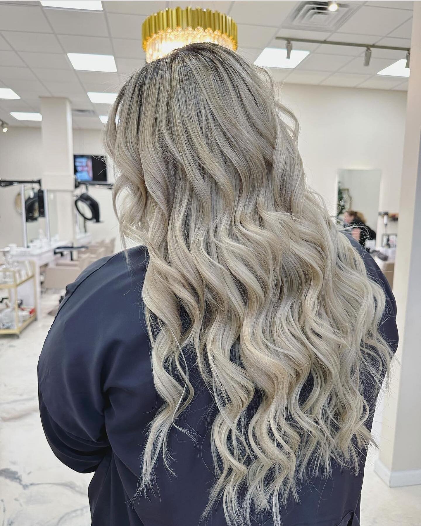 ELSA❄️❔🤍

Custom blended 20&rdquo; Tape-in Extensions🙌🏽

Add Length, Fullness, &amp; get that icy blonde you&rsquo;ve dreamed about with our EGO | Extensions 👩🏼&zwj;🦳

Interested in getting Extensions? Book a consultation online or give us a ca