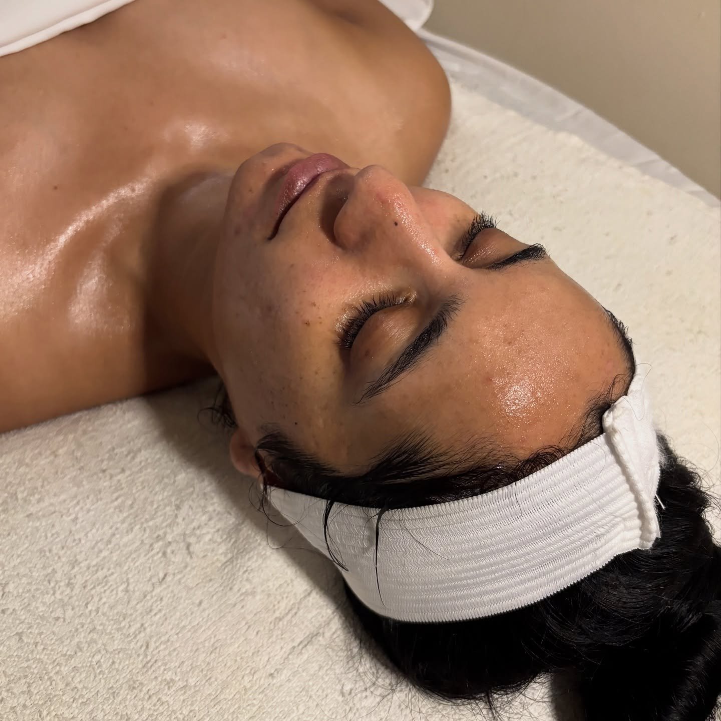 Who doesn&rsquo;t need a little relaxation? 💤

Give the gift everyone wants! 🤩 

Send some peace &amp; pampering 🤍 

#egosalonandspa #egosalon #egospa #ego #njsalon #njspa #njsalonandspa #salon #spa #makeup #wax #spraytan #facial #facials #estheti