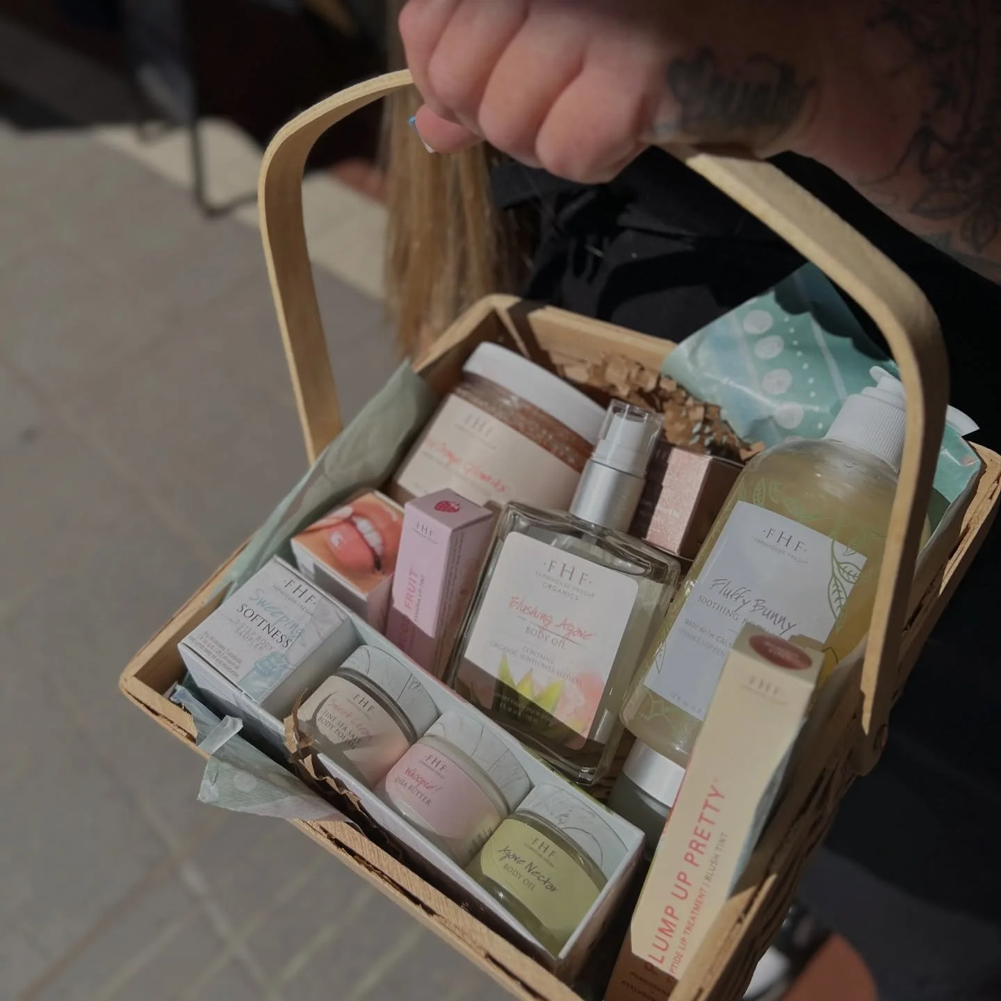 Farmhouse Fresh Facials &amp; Aftercare🌷

Stop in and fill your Easter baskets with our farmhouse fresh collection of body washes, hand creams, and more!🧺🍊

Their mission? Rescuing, completions and neglected animals,  one jar at a time💞

Call 732