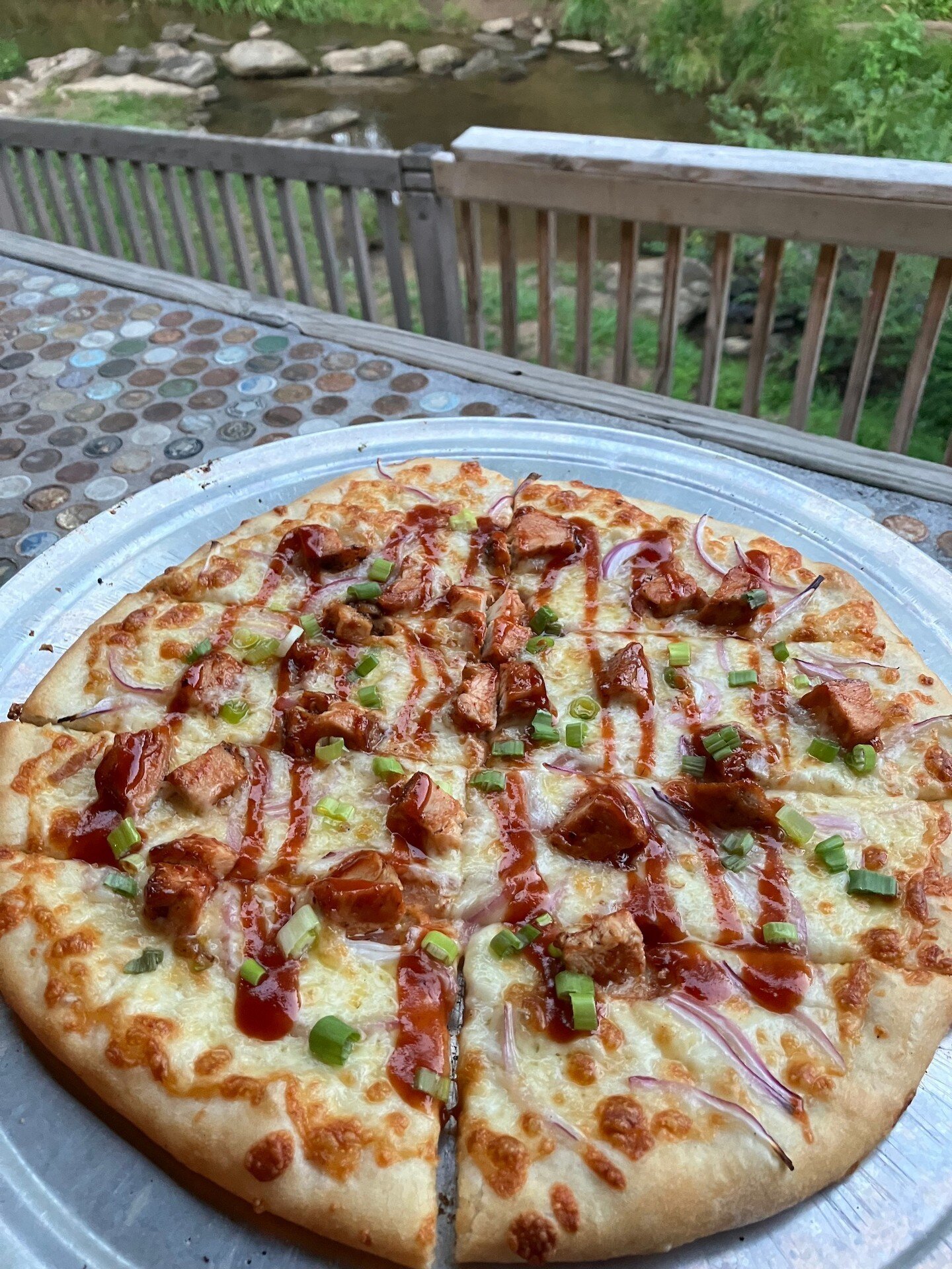 🍕 Weekend Special 🍕

BBQ Chicken Flatbread!! House-smoked chicken, olive oil, mozzarella, smoked provolone and thinly sliced red onions. #yum #avleats #eastasheville #pizzamyheart