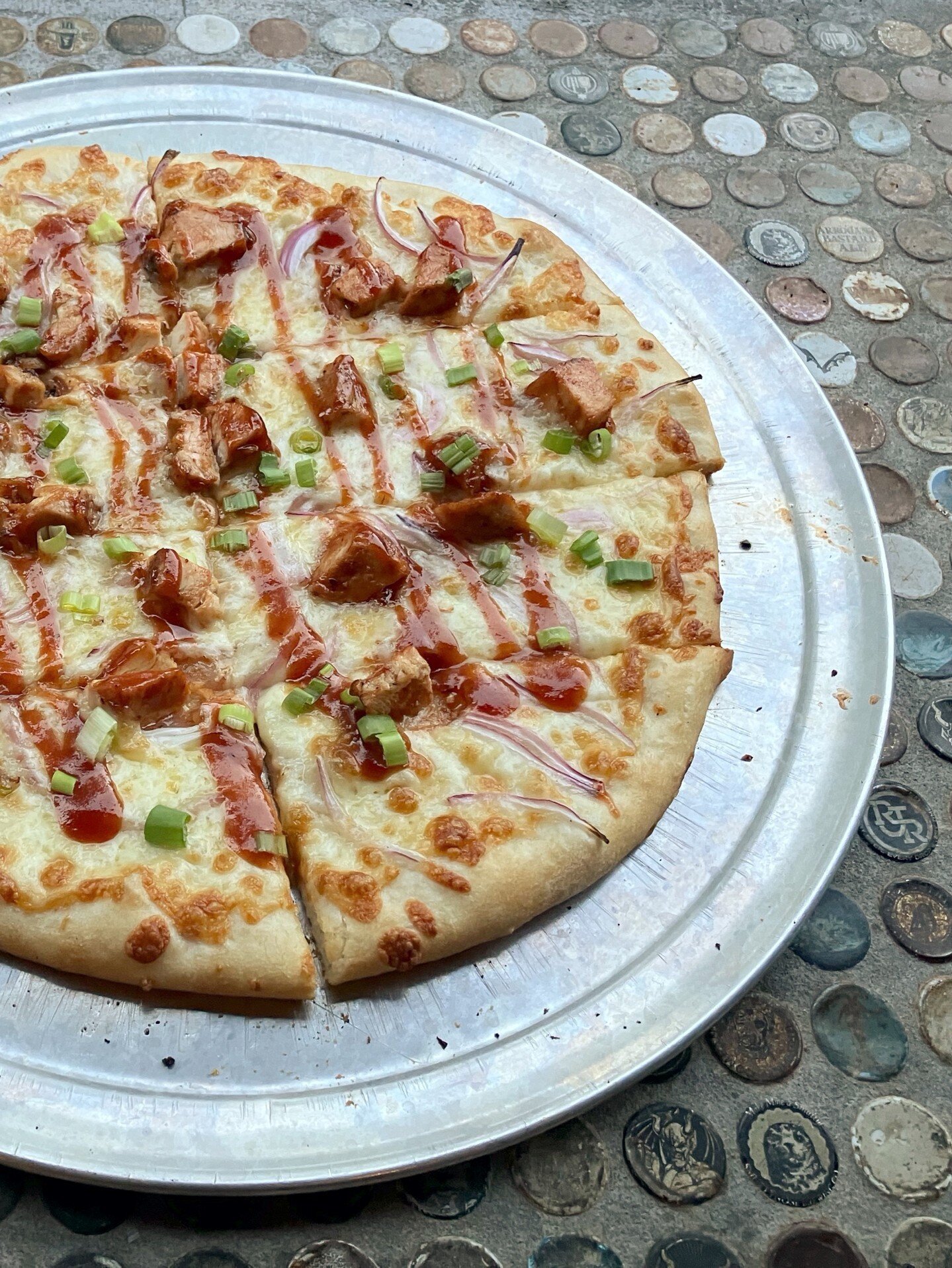 Don't miss our weekend special 🍕

BBQ Chicken Flatbread!! House-smoked chicken, olive oil, mozzarella, smoked provolone and thinly sliced red onions.
