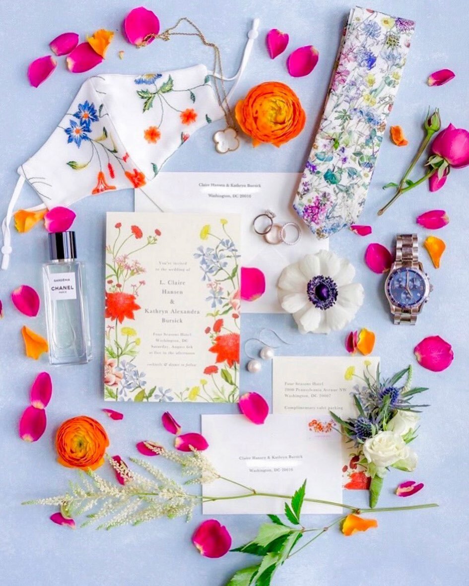 A pleasure to receive this beautiful wedding flat lay photograph, featuring our Iris mask design🌸 Thank you and congratulations to our lovely customer @rainandthehistoryofthegun!

📸: @xiaoqiliphotography