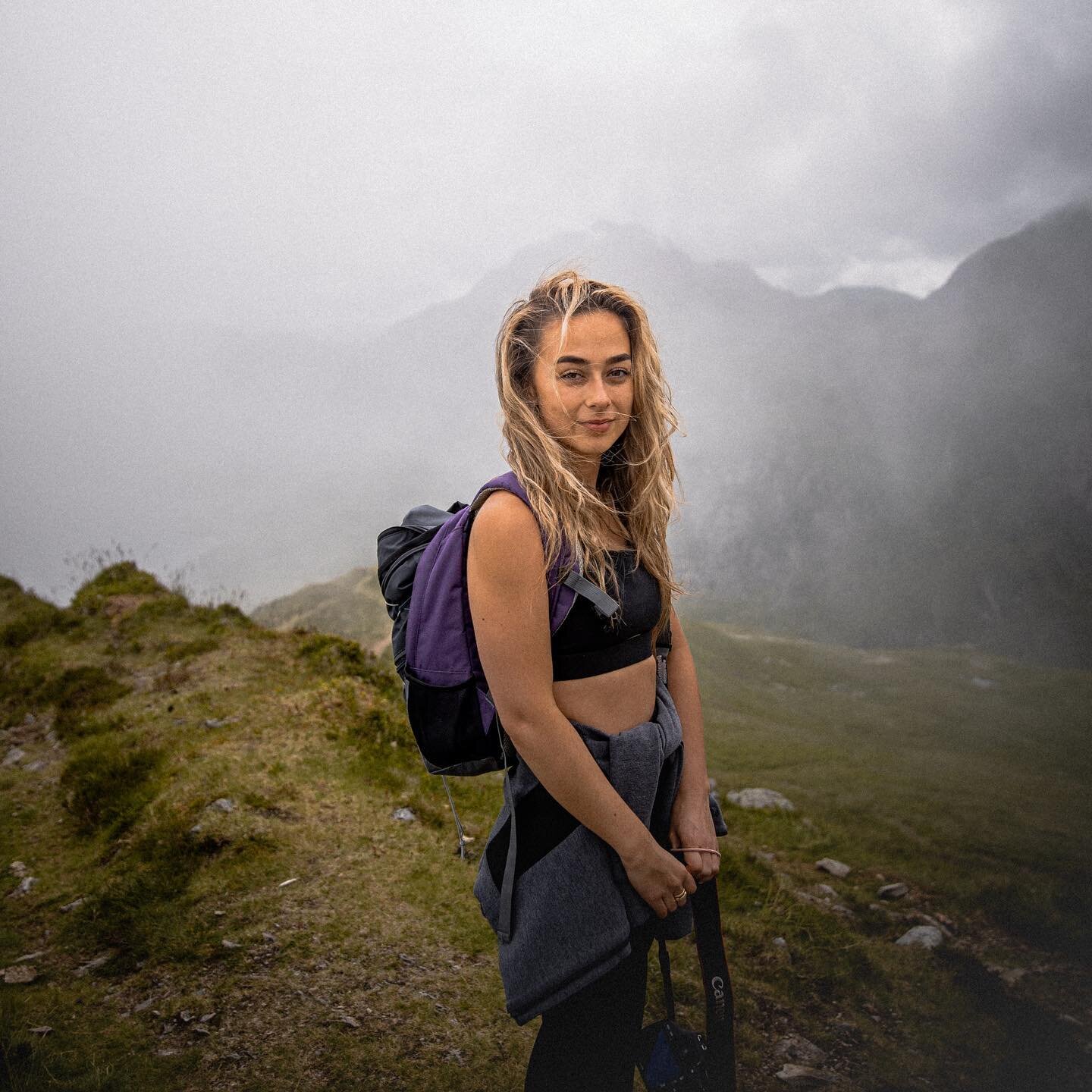 Forever being greeted by stunning, clear views on Y Garn 😂🏔 One day, I will manage to see this view in all its glory. Although moody cloud summits are the one for photography ☁️📸
-
Behind the camera: @bearingeast 
Edit: @kateamandaexplores 
.
.
.
