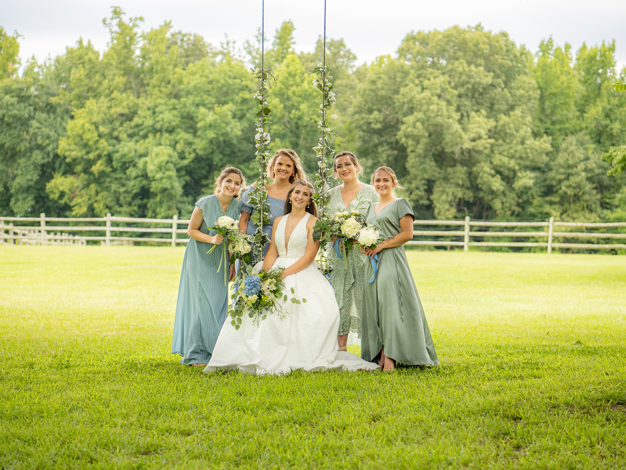 Summer-Bride-Bridesquad-Around-Pretty-Tree-Swing