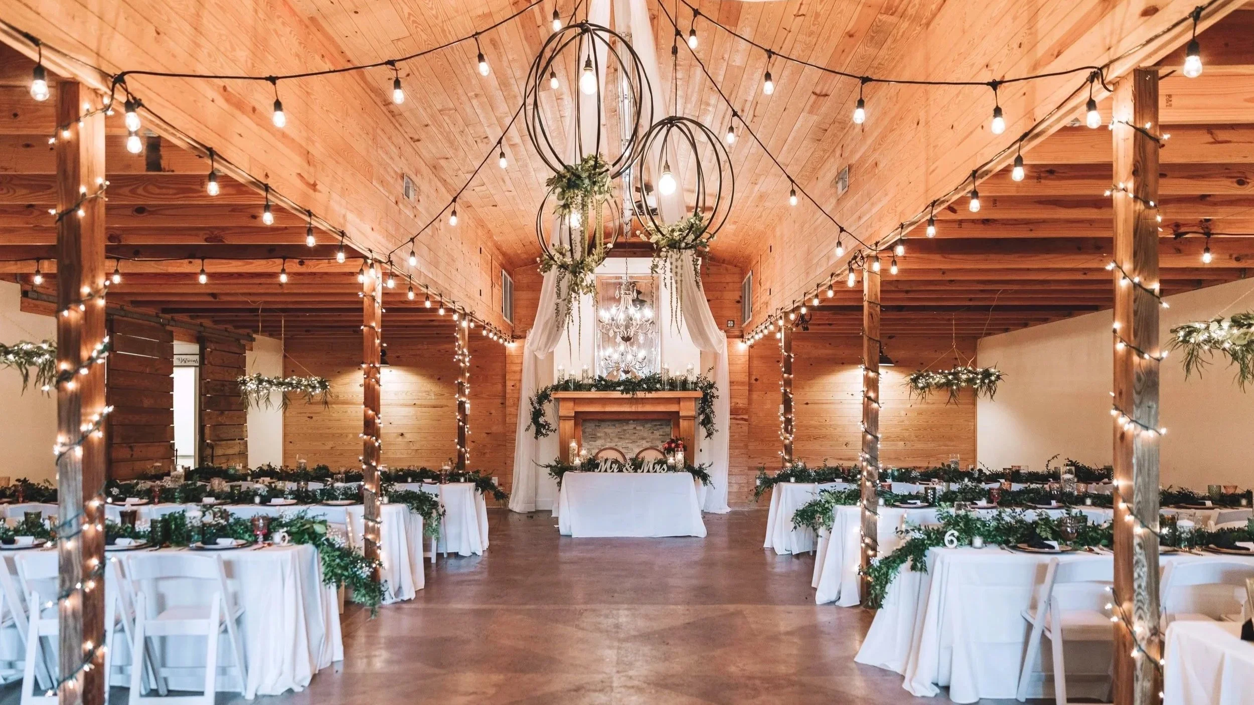 The-Catlett-Farm-Charming-Venue-Lights-.jpg
