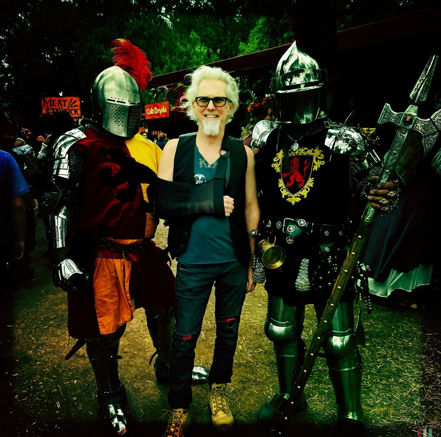 Power trio!

DVI enjoying Northern California Renaissance Faire. 🗡️

#Knights #Cosplay #MontyPython