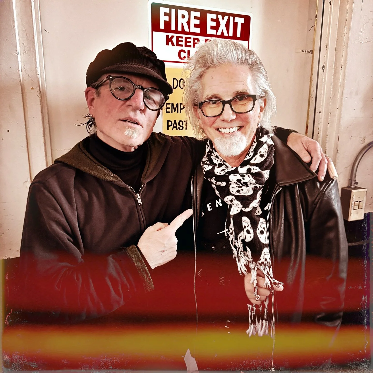 Always fun to conspire after watching @michael_molenda perform with @surfmonsterband at @alamedarockandrollfleamarket !

Watch out for something spooky we&rsquo;ll be sharing soon&hellip;

☠️💀

@mi5recordings.official 

#SurfMonster #RocknRoll #Dayo