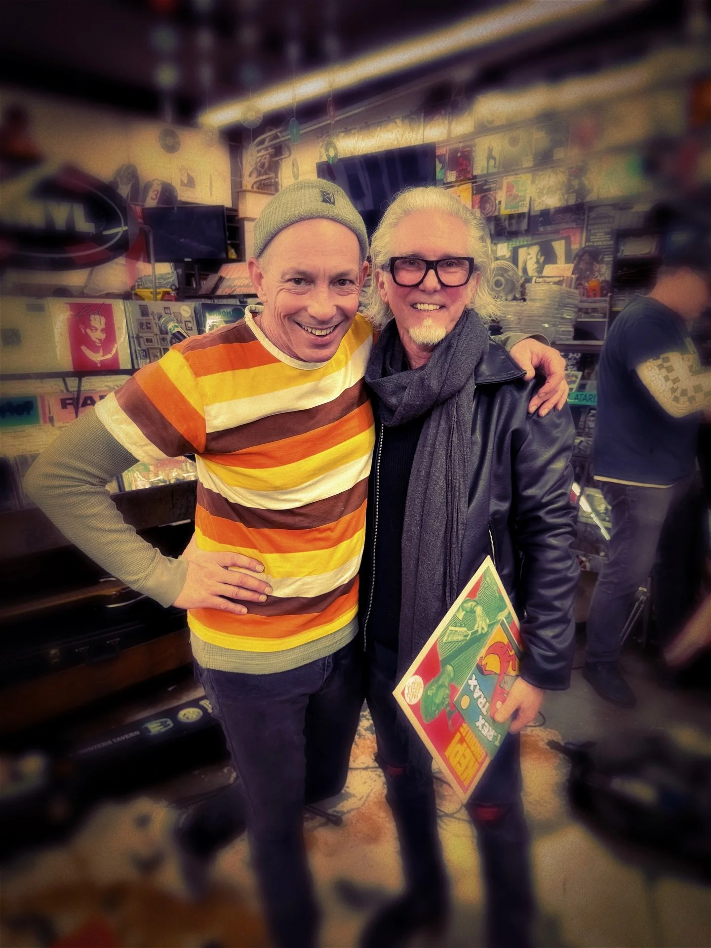 Had a great time last night at  @streetlightrecordssantacruz watching the super cool @kepighoulie show!

Great sound and crowd, but most of all&hellip;.a surprise Neil Diamond cover. 💥

#GroovieGhoulies #KepiGhoulie #NeilDiamond #RocknRoll #SantaCru