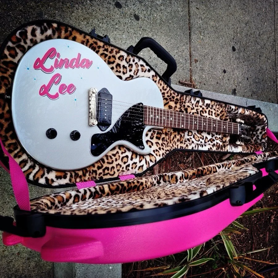 Thank you Manny!

I had my mom&rsquo;s buddy and owner of  Coolsville paint kustom pinstripes with her name on my Gibson Les Paul Jr.
Check out @coolsvilleusa for more of Manny&rsquo;s pinstripes on furniture ,toolboxes, etc.

My mother and I visited