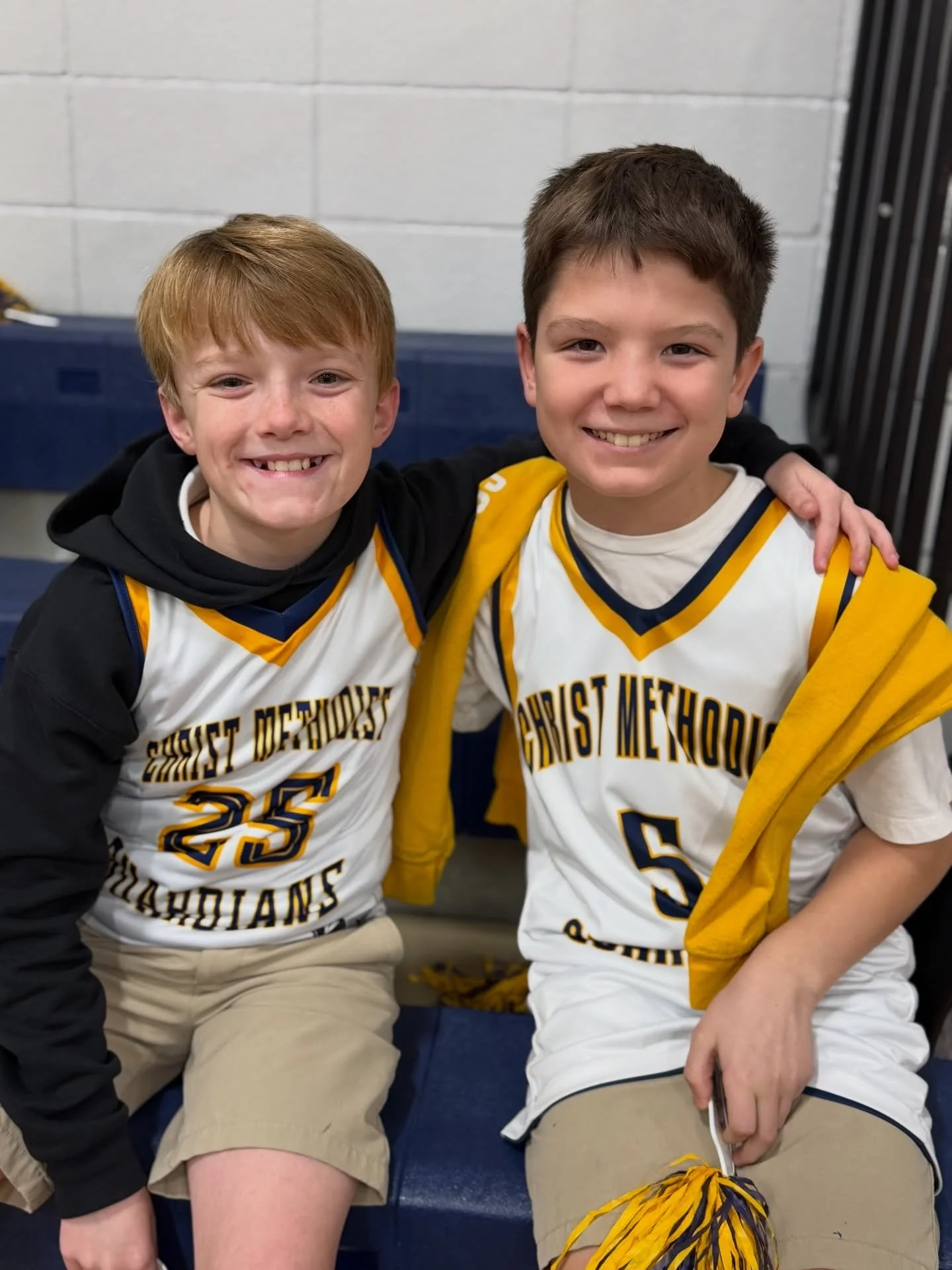 We&rsquo;ve got spirit&mdash;yes we do! 💛💙
What a fun afternoon at our Guardians Basketball Pep Rally! We proudly introduced our SK&ndash;6th grade basketball teams and our SK&ndash;2nd grade cheerleaders, then topped it off with a little friendly 