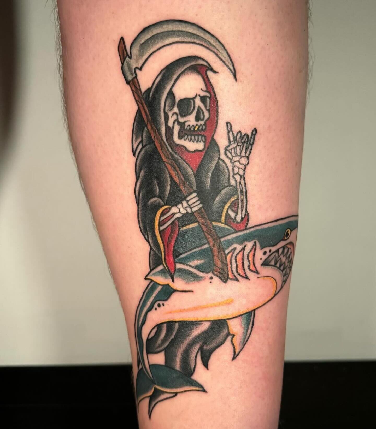 #traditionaltattoo Grim reaper riding a shark by @nosoul 

#durhamregion #durhamregiontattoo #durhamregionbusiness #oshawa #oshawabusiness #oshawatattoos #torontotattoos #torontotattooartist #canadianartist #canadiantattooartist #tattooartist #tattoo