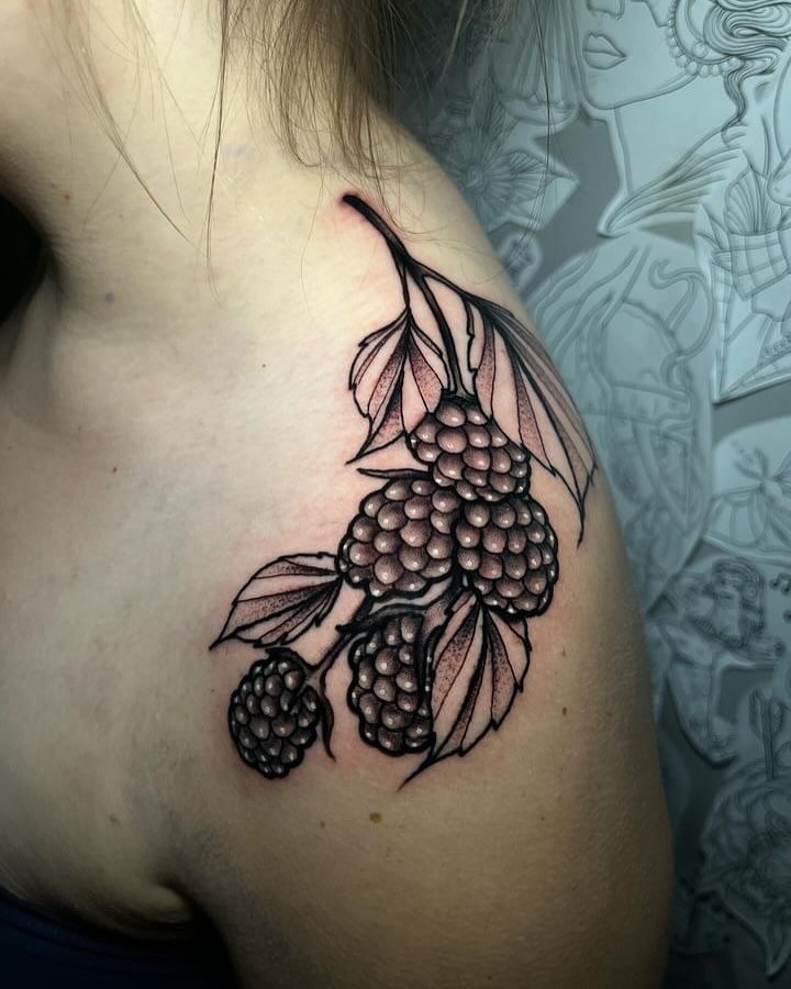 Beautiful matching berry branches by Taylor🌿 

Taylor loves to create bold tattoos with both masculine and feminine elements that gives the perfect balance! Interested in getting a tattoo with bold line work and dainty details? Send us a DM with you