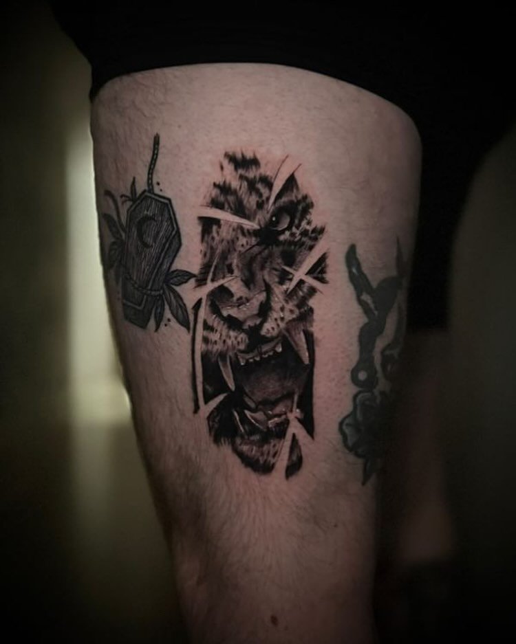 Incredible realism tiger by Noah🐅 

Noah is building his realism portfolio- if you&rsquo;re looking for a small or medium scale black and grey realism tattoo, send us a DM to get booked in with Noah!⚡️

📍Oshawa, ON
☎️905-725-0301
📧motorcitytatts@h