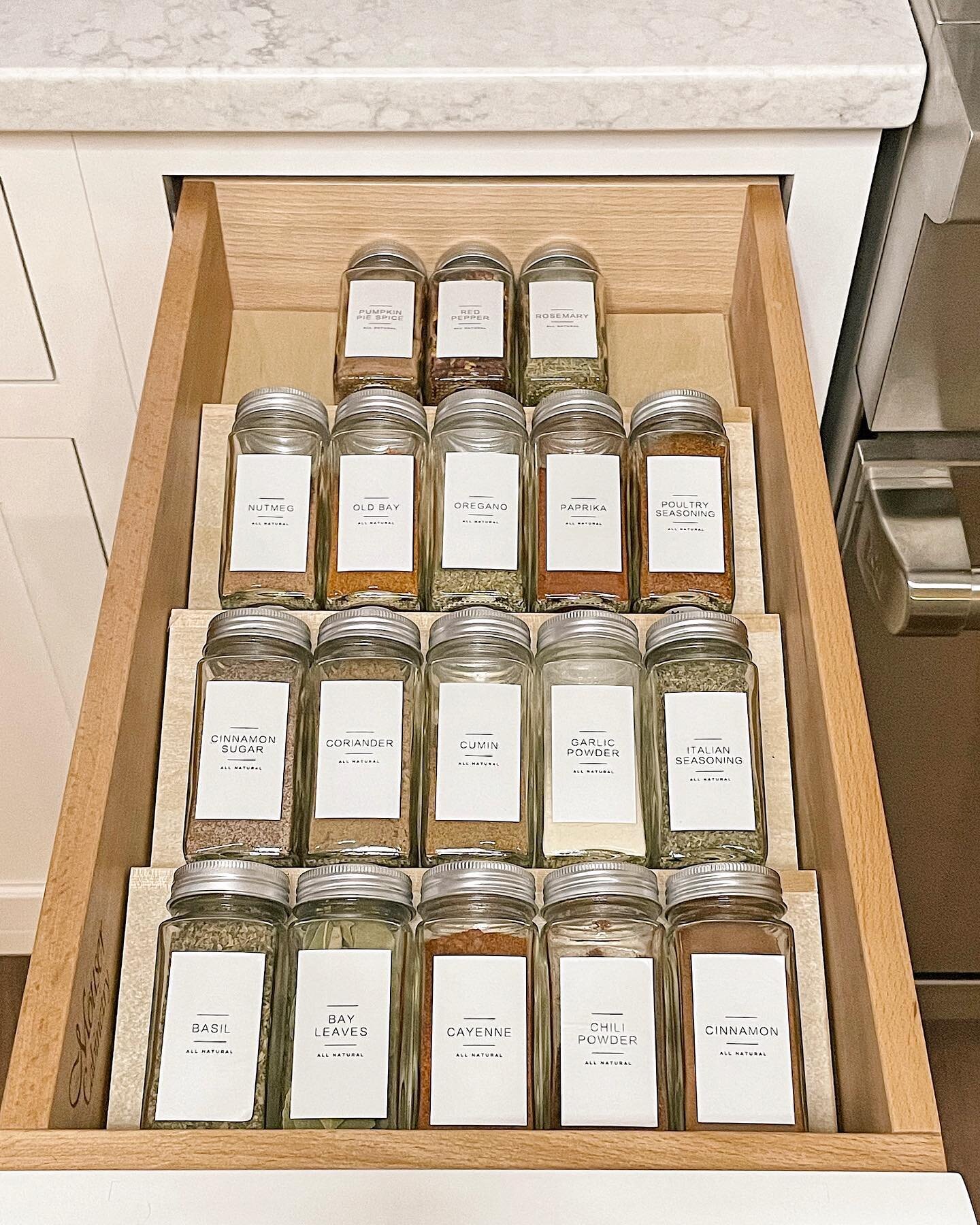 The ease of a cohesive spice drawer✨

Decanting spices may take some time up front, but in day to day/week to week life it requires less maintenance- think about how quickly you go thru a spice jar vs a bag of chips or box of a pasta. Also, let&rsquo