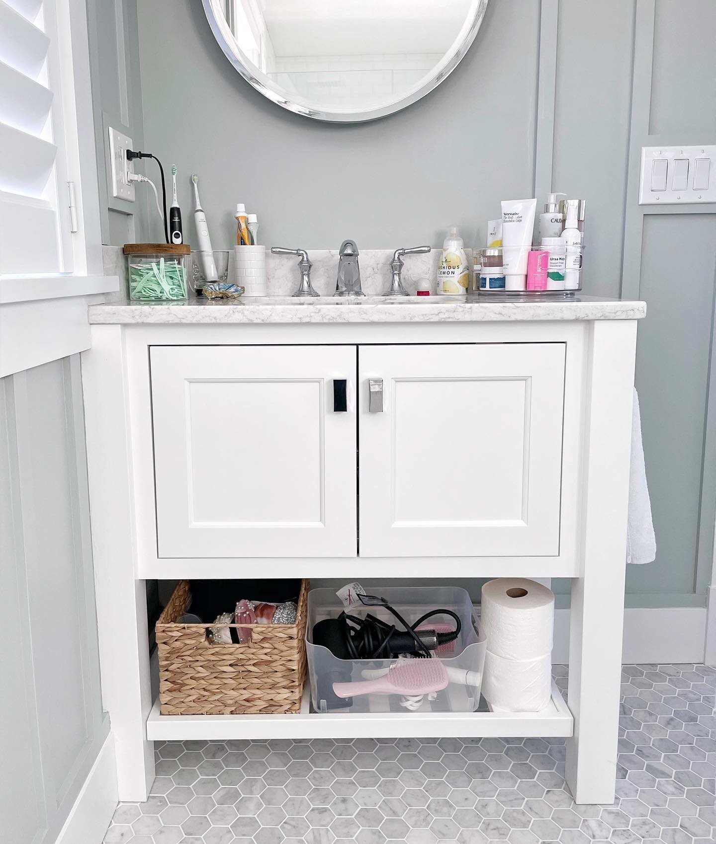 While we 🤍 clear, clutter free counters, it isn&rsquo;t achievable in every space, and we are all about optimizing the space you have✨

When you don&rsquo;t have the the drawers, closets, cupboards to store items we recommend keeping *everyday*, fre