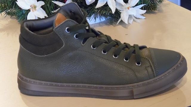 Hi-top #boysshoes with stitched soles. #madeinItaly sizes 31-40