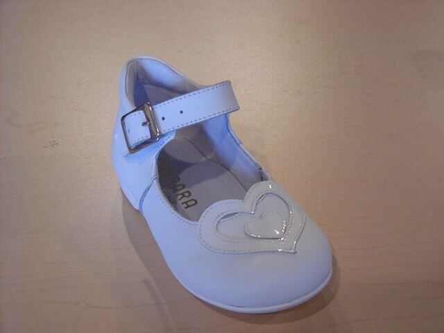 Classic hi-top buckle white dress shoe for weddings and special occasions. #madeinItaly #girlsshoes sizes 20-25.