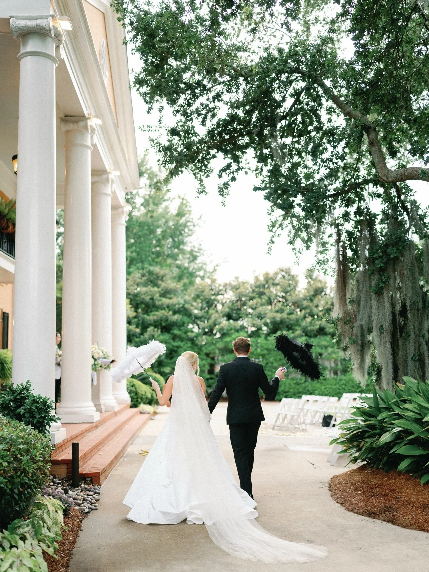 The perfect beginning to forever, with a touch of New Orleans ⚜️

Photography | @brennerweddings