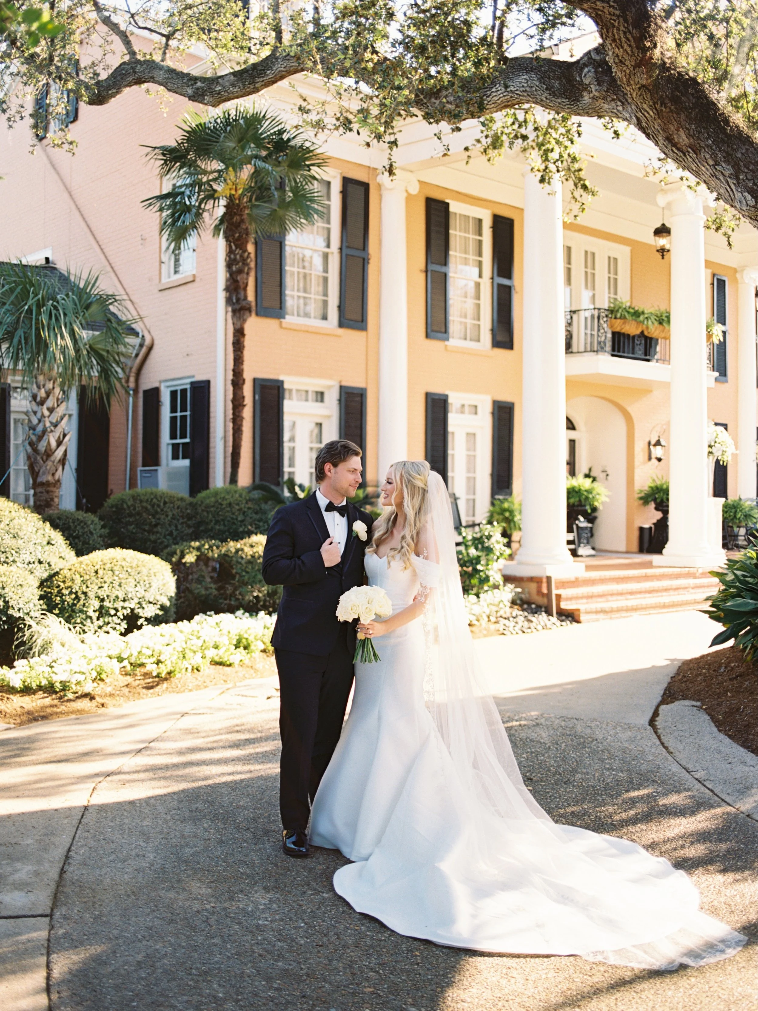 Some wedding photos don&rsquo;t just capture a moment&hellip; they tell a love story 🤍

Photography | @madisoncamillephotography 
Videography | @rzproductions 
Florist | @bethsflowers 
Bakery | @jennyscakecreations 
Bride | @morgannlindzz 
Makeup &a