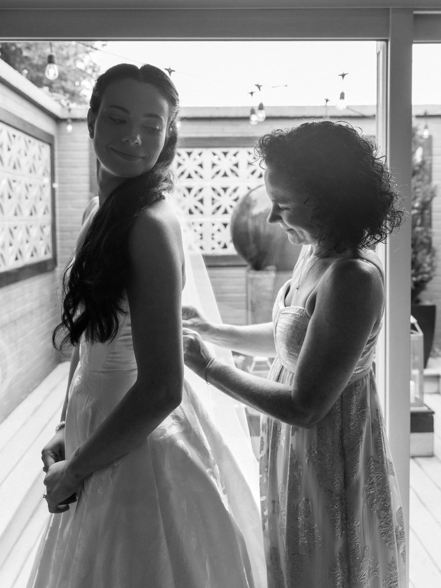 Our ladies&rsquo; bathroom holds some of the sweetest moments before the &ldquo;I do&rdquo; 🥺✨

Photography | @mablejeanphotography 
Bride | @mollyjonesseelbach