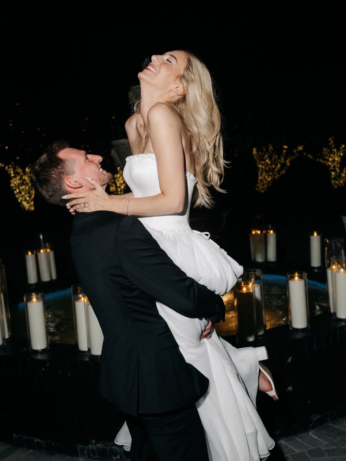 One last dance under the stars ✨ 🤍

Surrounded by the romantic glow of our Fountain Candle Package, a picture-perfect ending to the night and the beginning of forever🕯️

Photography | @marquez.fotos