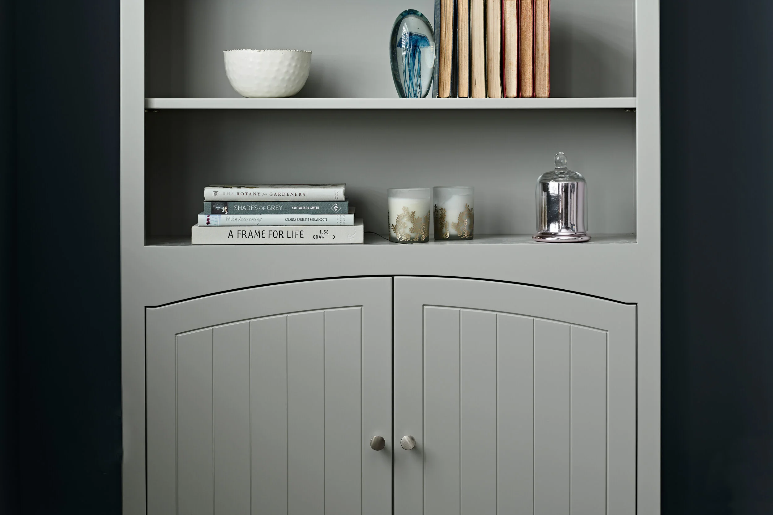 E2 Bookcase detail 2.jpg
